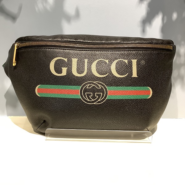 GUCCI ロゴプリント ショルダーバッグ ブラック　493869 グッチ プリントレザーベルトバッグ 493869】の買取価格と査定ポイント
