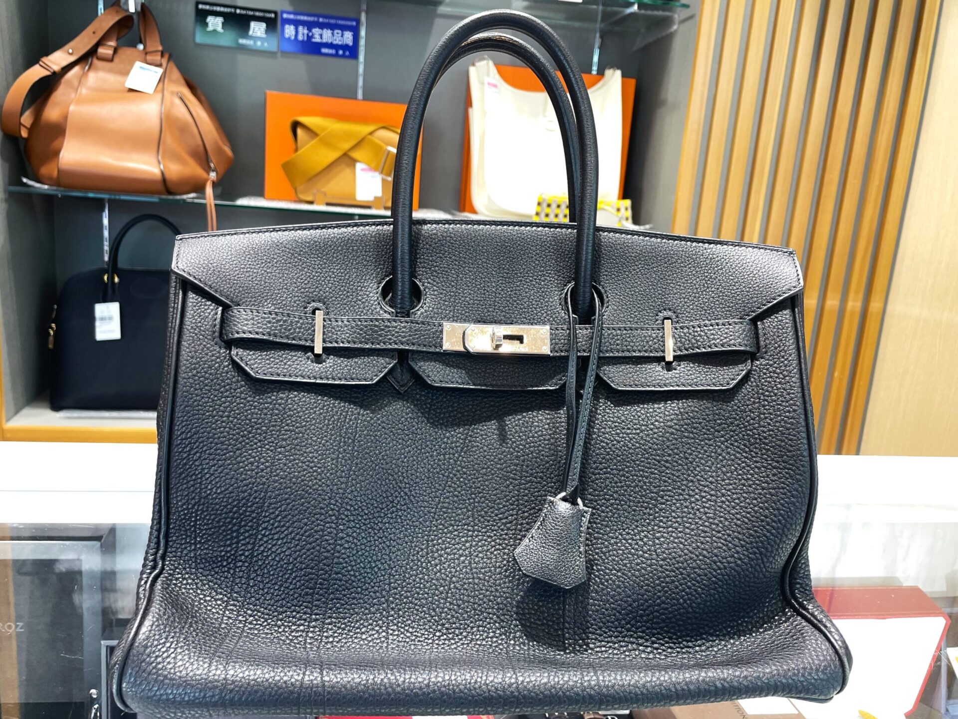 ホヌ ピアス ✯ 本革 ヌメ革 ✯ 手染め グラデーション モロッカン 