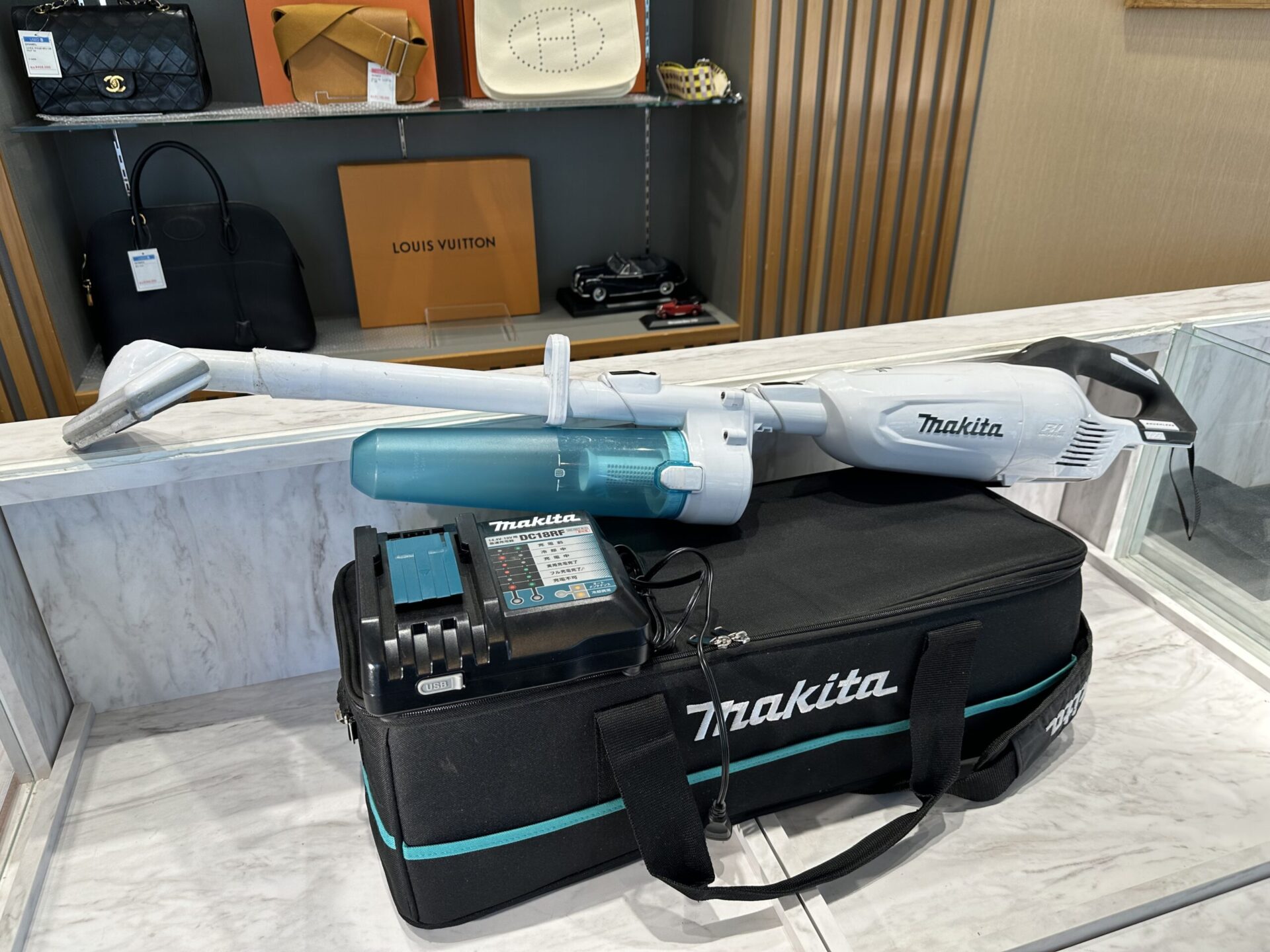 Makita CL281FDZW カーペット　スティッククリーナー本体 マキタ Makitaコードレスクリーナー 掃除機 CL281FDZW 18V マキタ 18V