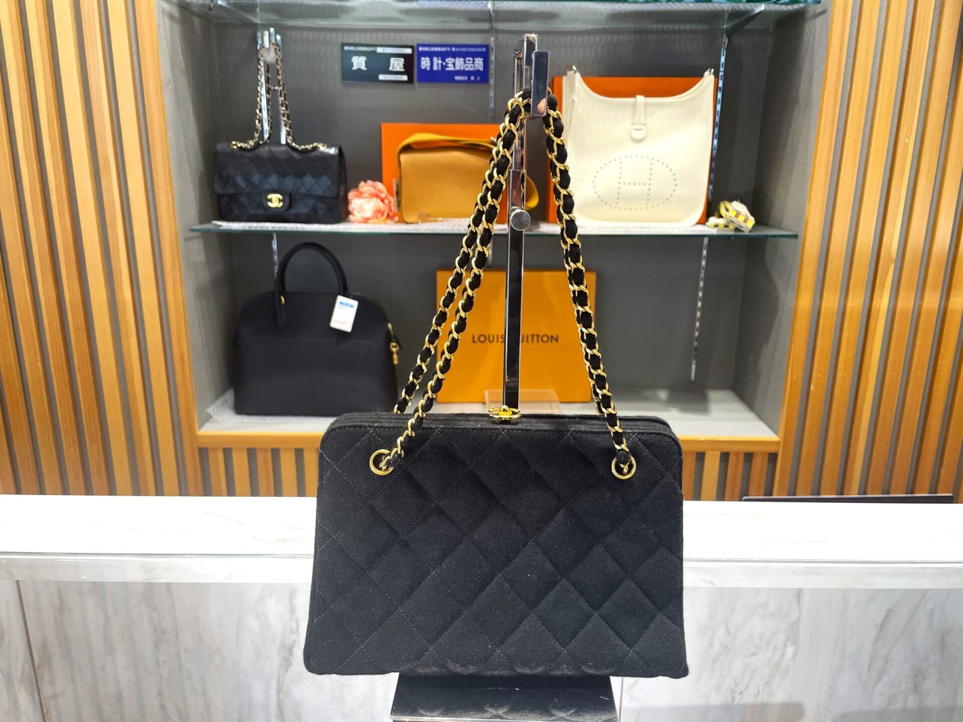 シャネル【CHANEL】マトラッセ チェーンショルダーバッグ がま口 コットンを名古屋市中区のお客様より買い取りました | 買取実績 |  質屋かんてい局 名古屋西店 | 質屋かんてい局