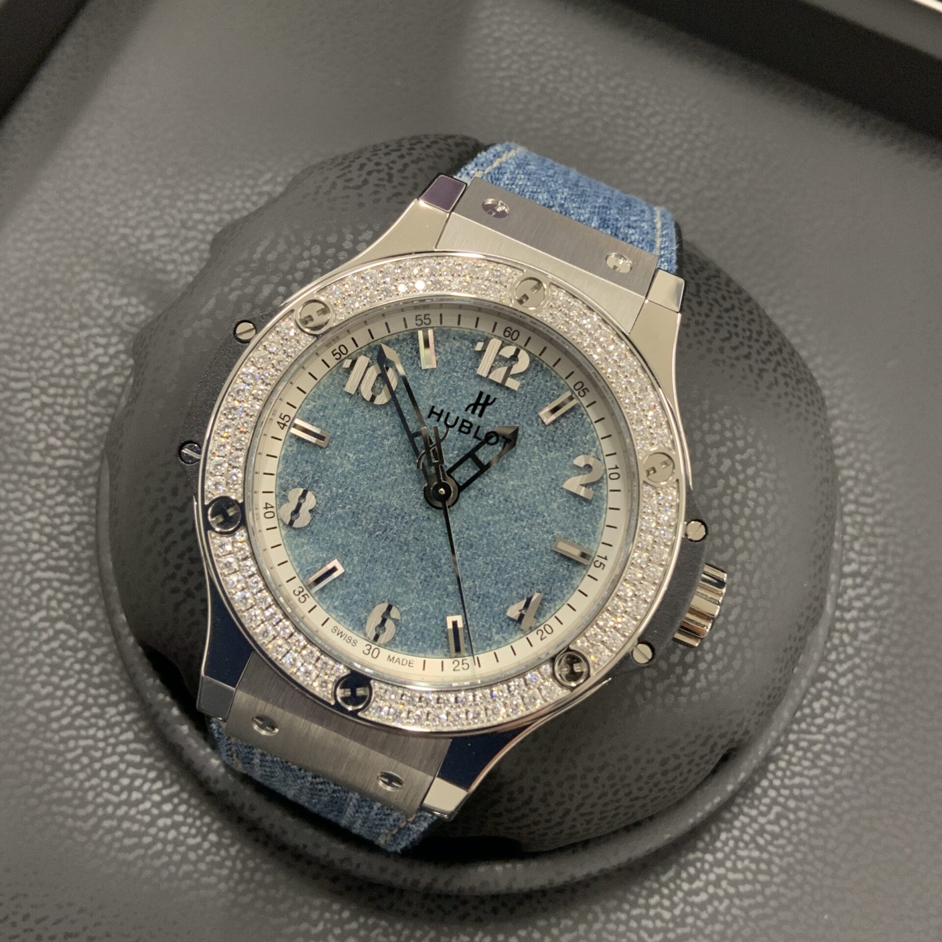 HUBLOT(ウブロ) 361.SX2710.NR.1104 ビッグバン ジーンズ ダイヤモンドの買取価格と査定のポイント】 | 買取実績 |  質屋かんてい局 須賀川店 | 質屋かんてい局