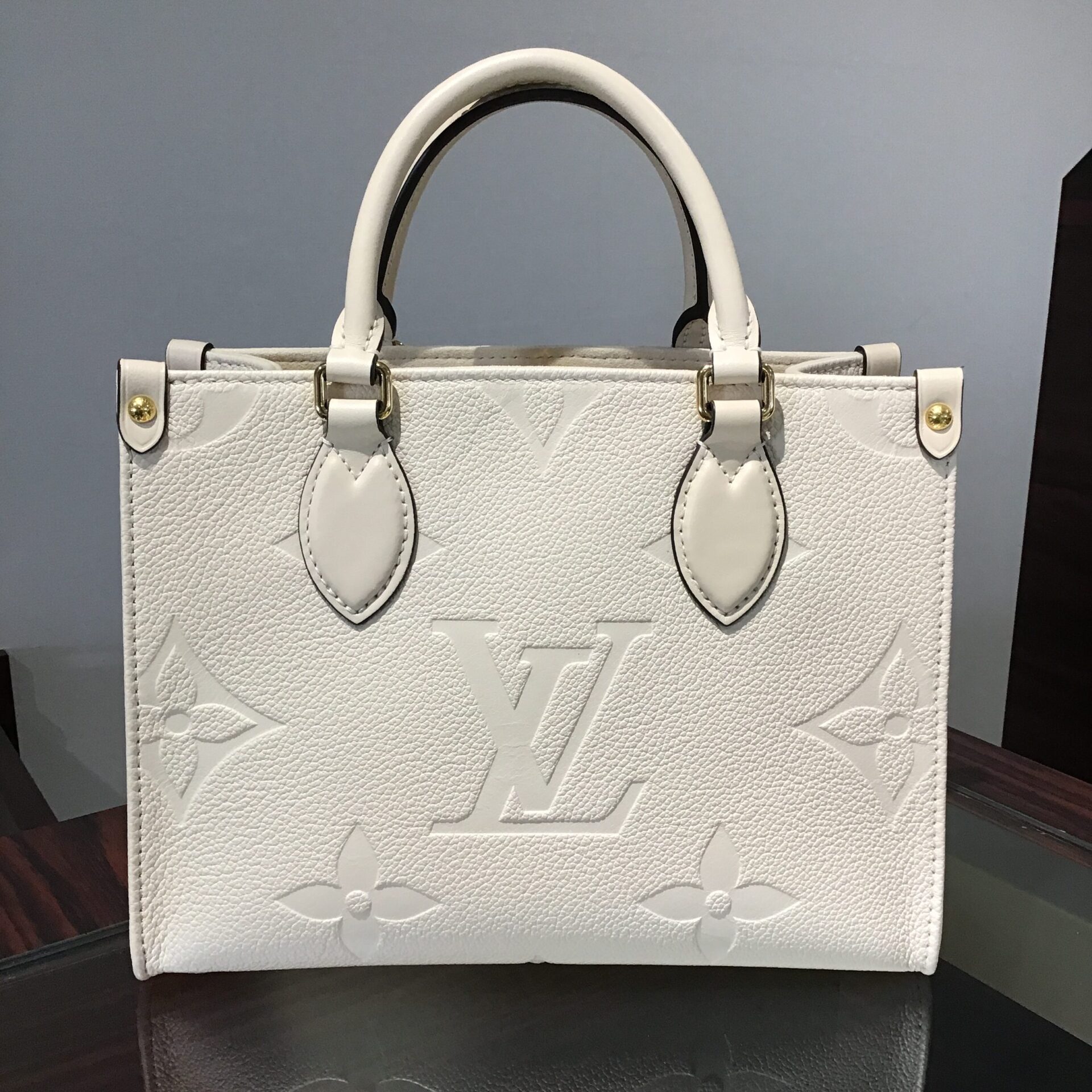 LOUIS VUITTON（ルイ・ヴィトン ） M46569 オンザゴーPM モノグラム 