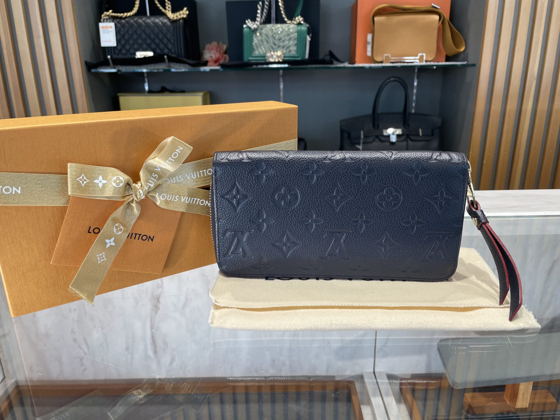 高値買取中！】ルイヴィトン ジッピーウォレット M62121 モノグラム