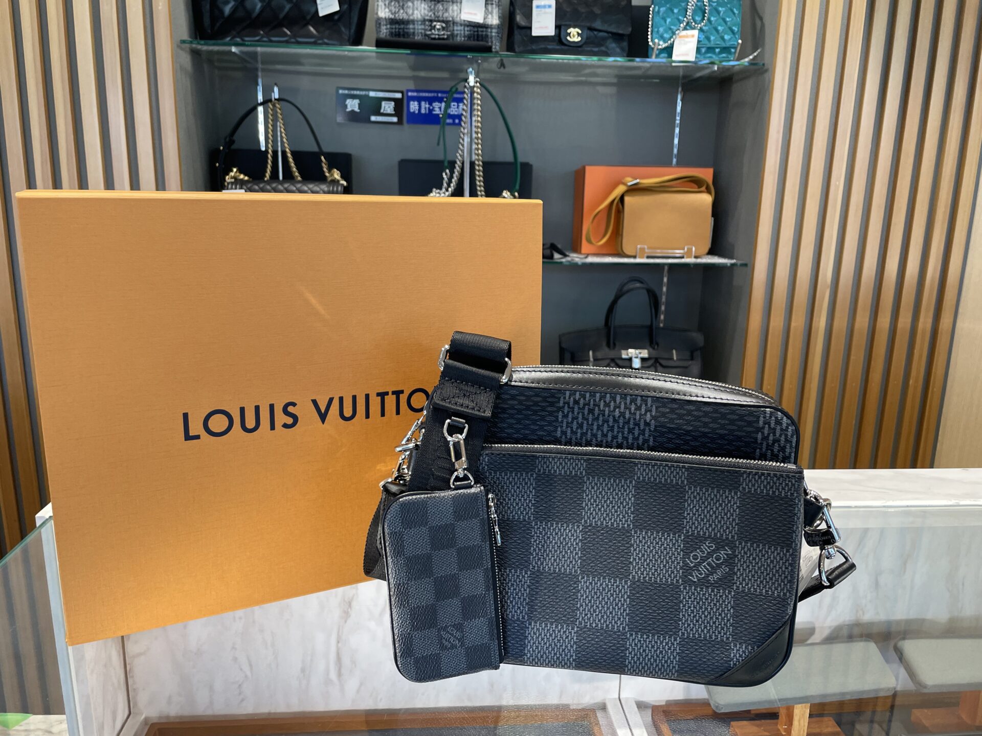 高価買取中！】ルイヴィトン ダミエ・グラフィット トリオ
