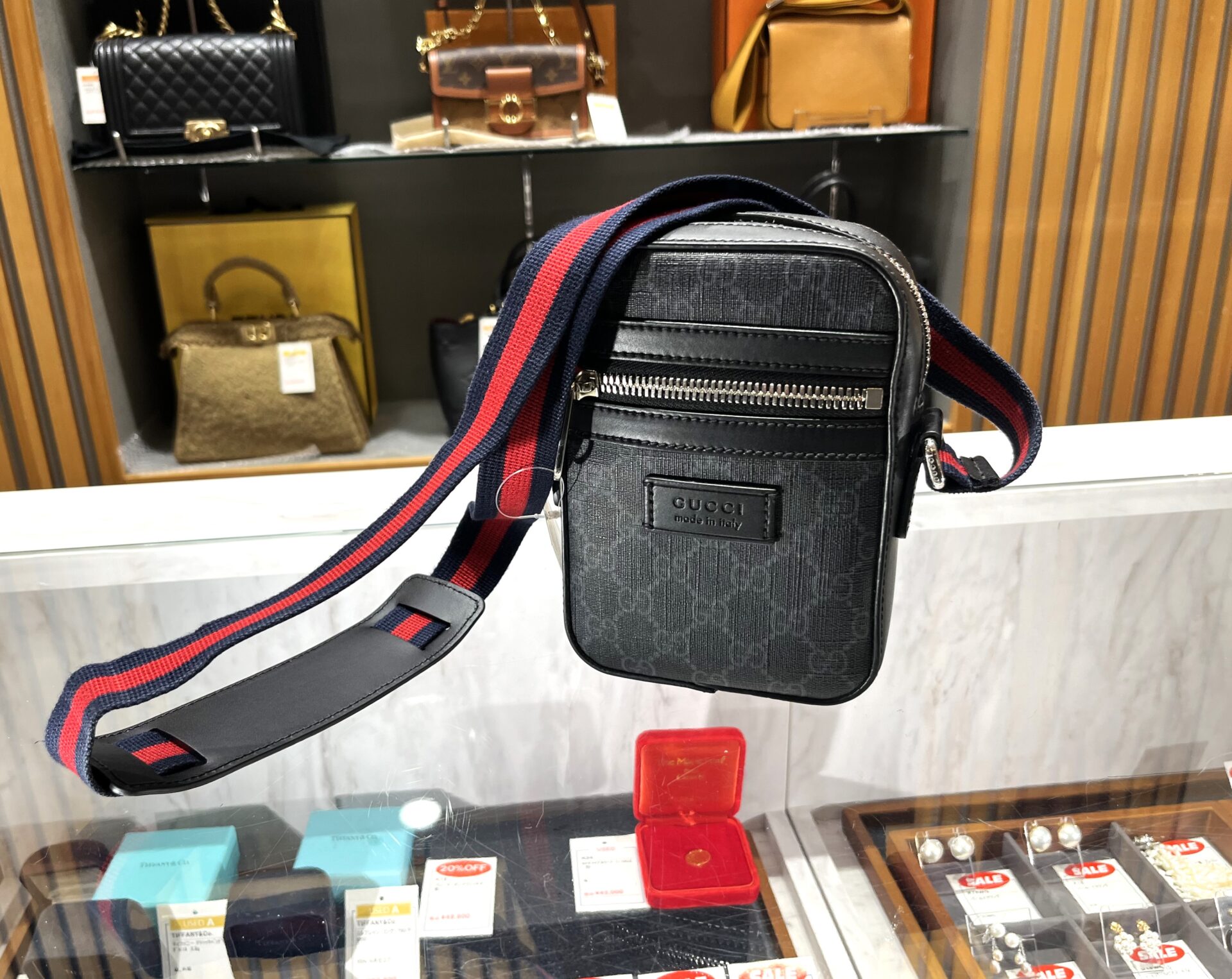 グッチ【GUCCI】GGスプリーム シェリーライン ショルダーバッグ 682357 高価買取！査定ポイントを徹底解説 | 買取実績 | 質屋かんてい局  名古屋西店 | 質屋かんてい局