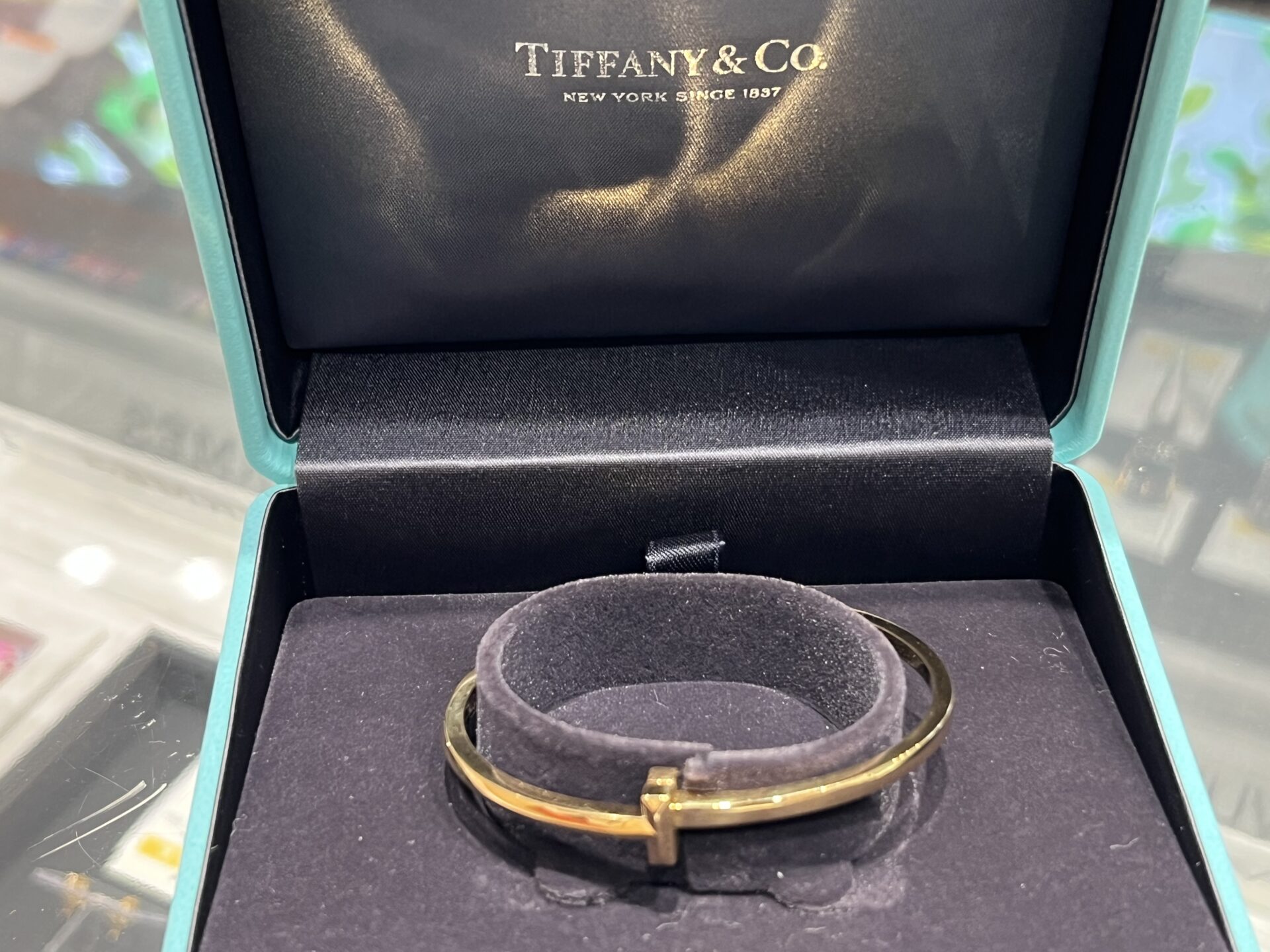 ティファニー Tワン ナロー ヒンジ バングル 買取】金相場高騰中！査定