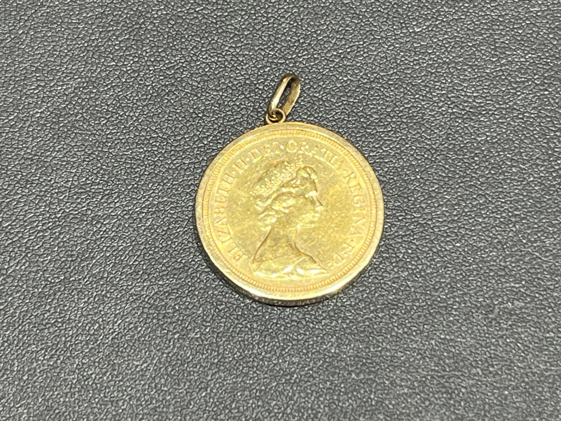 林*柑様 エリザベス二世ペンダント1982年 1982年 エリザベス2世 ソブリン金貨 買取】質屋が教える高価査定の