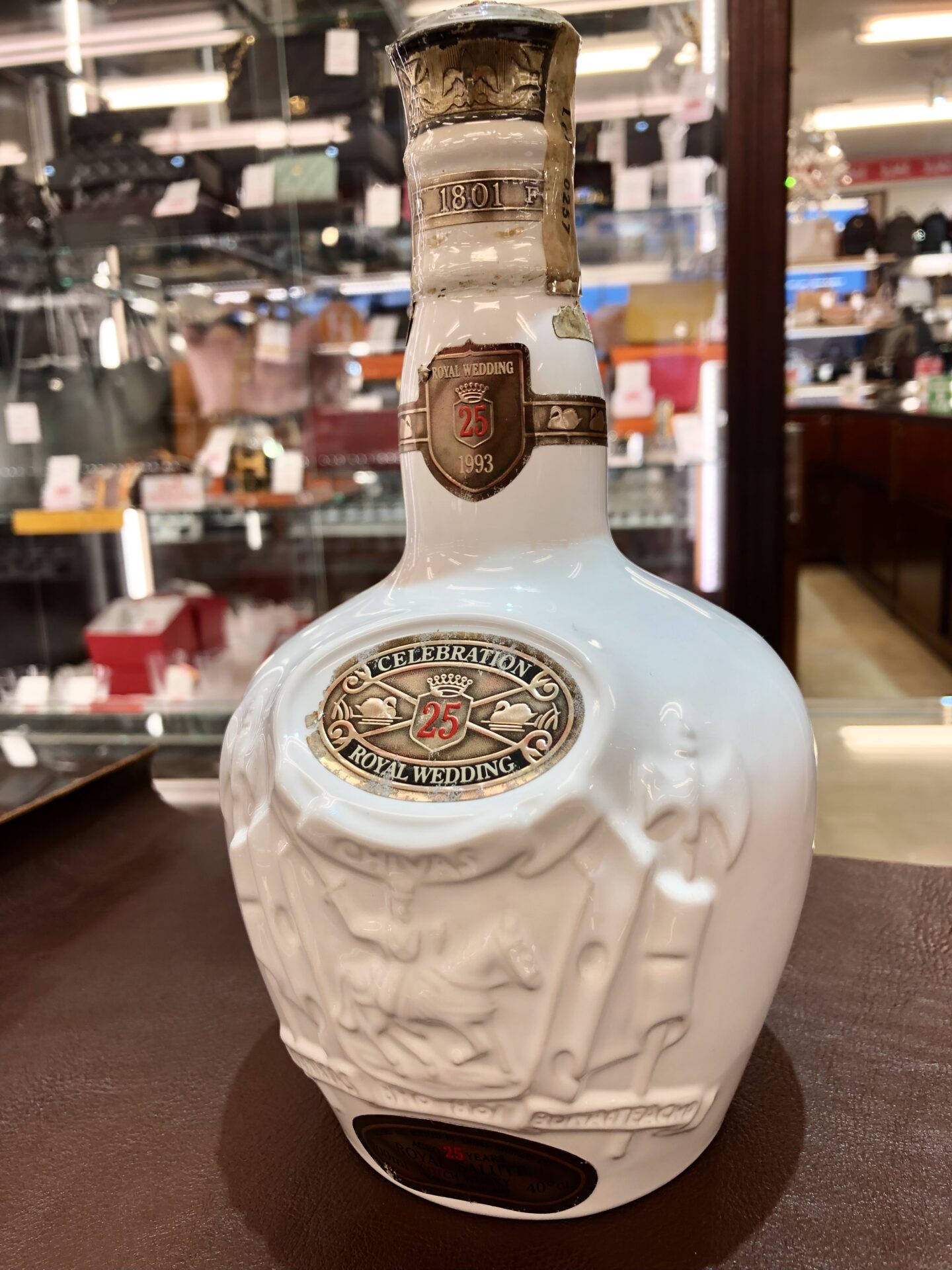 ロイヤルサルートCelebration 25  Wedding 楽天市場】【レトロ】ロイヤルサルート25年 ロイヤルウェディング 白