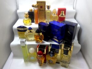 香水買い取ります