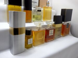 香水買い取ります