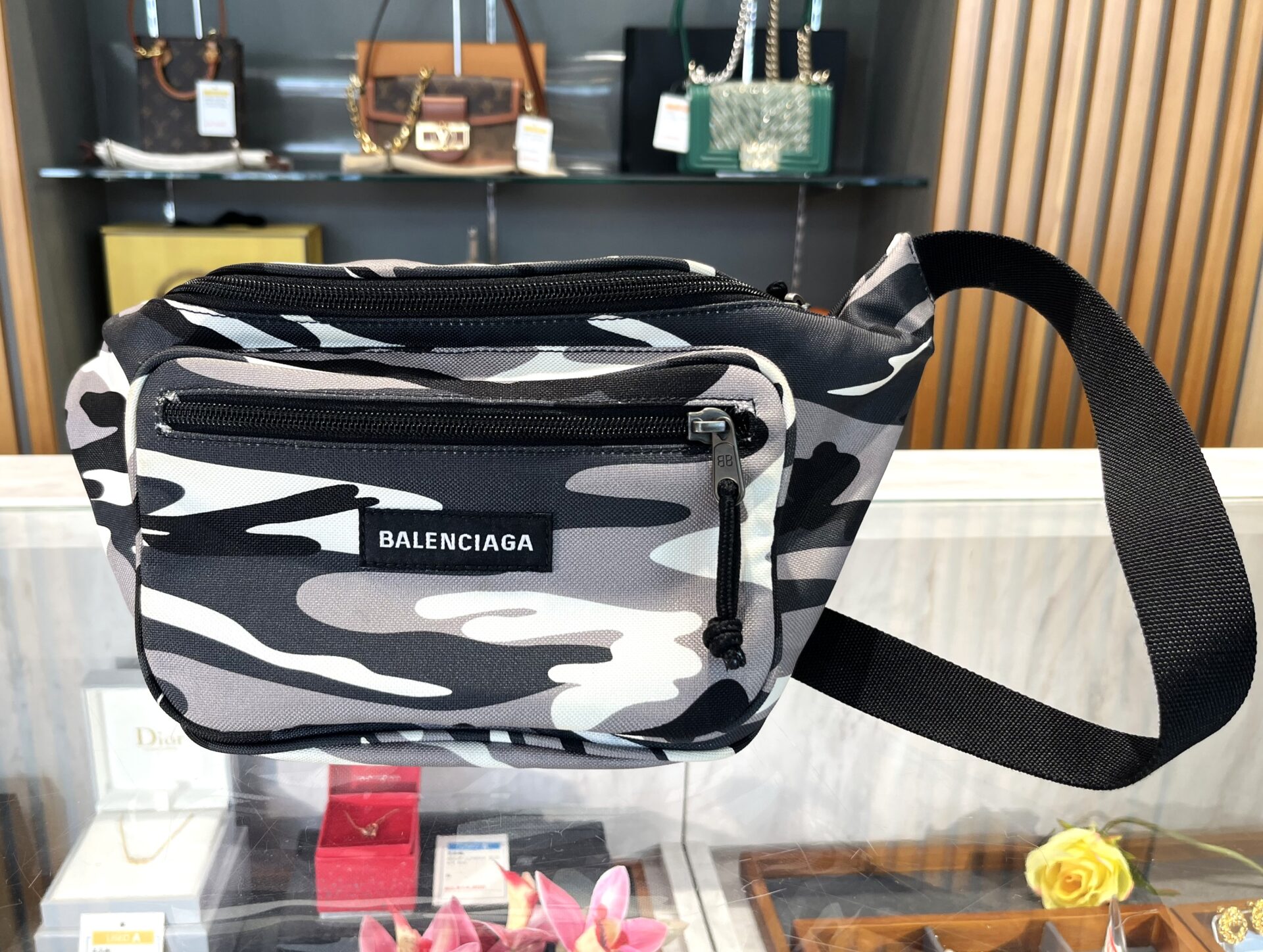 【値下げ交渉可】BALENCIAGA ボディバッグ IMG_5036-1.jpg