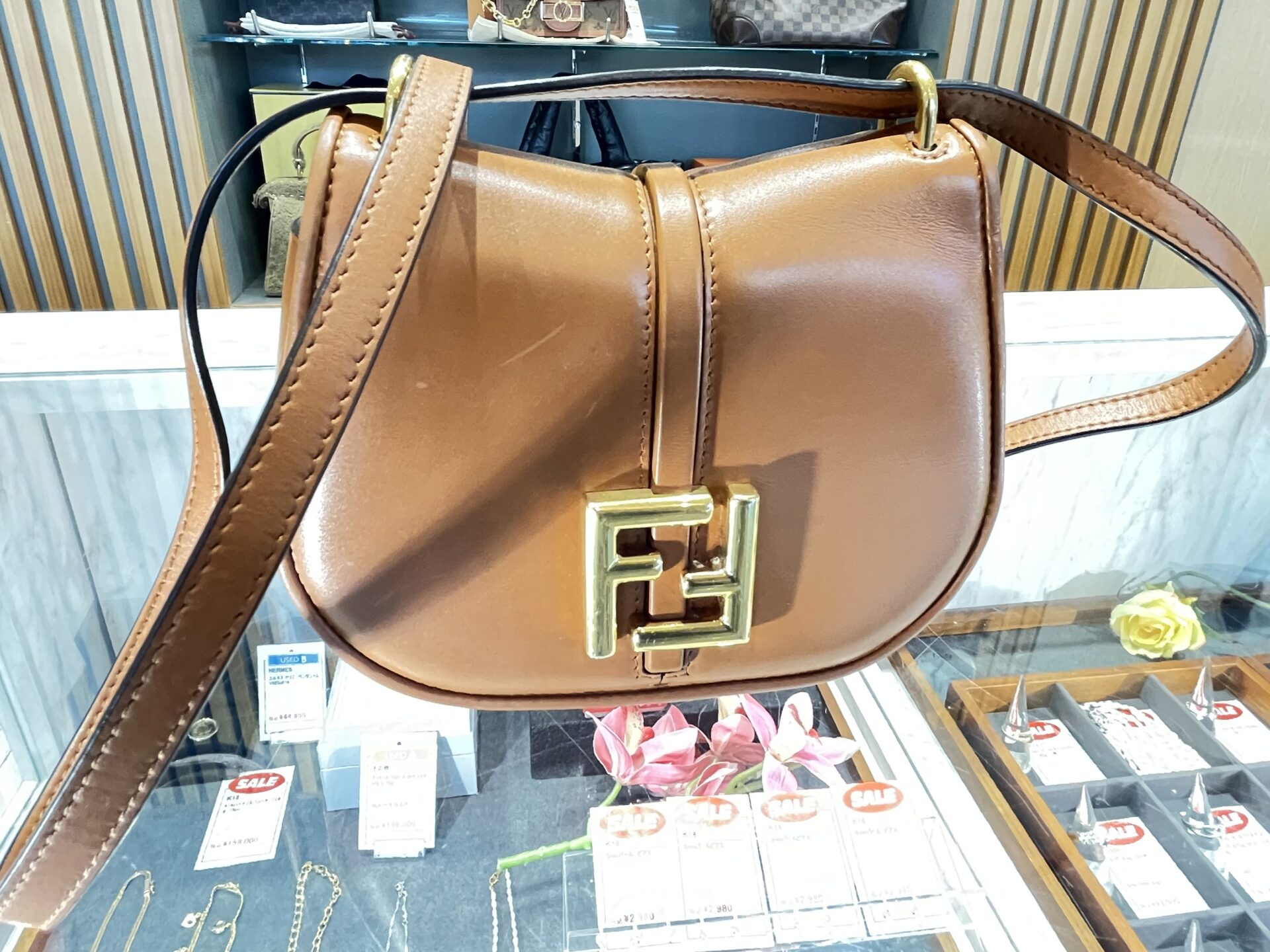 フェンディ ショルダーバッグ カモン スモール FFモチーフ レザー 8BS082 FENDI バッグ 2way フェンディ ショルダーバッグ カモン スモール FFモチーフ レザー