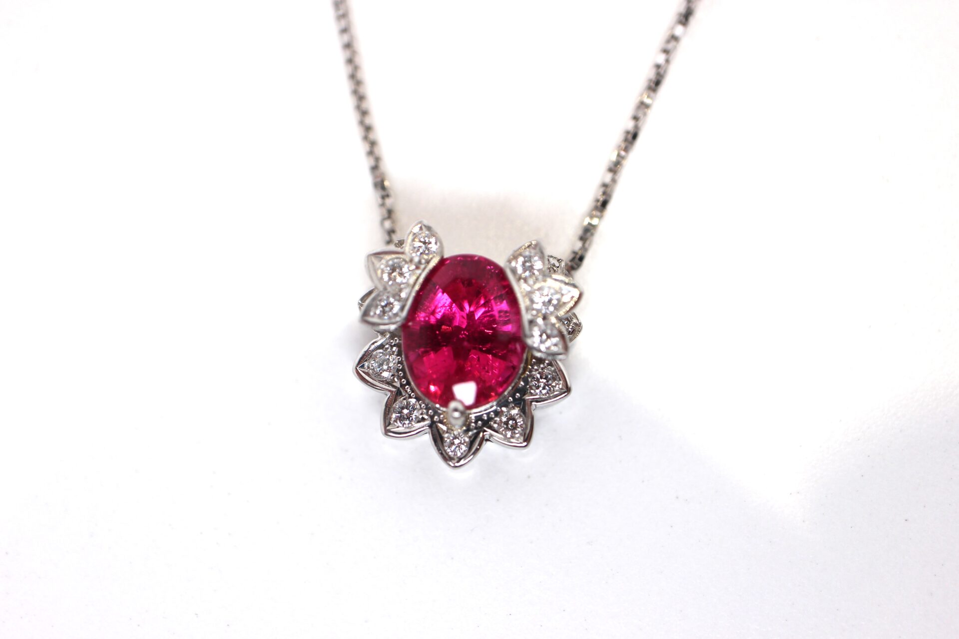 Pt900 「Pt850チェーン/PT(ﾋﾟﾝｸﾄﾙﾏﾘﾝ)2.98ct/D0.25ctネックレス