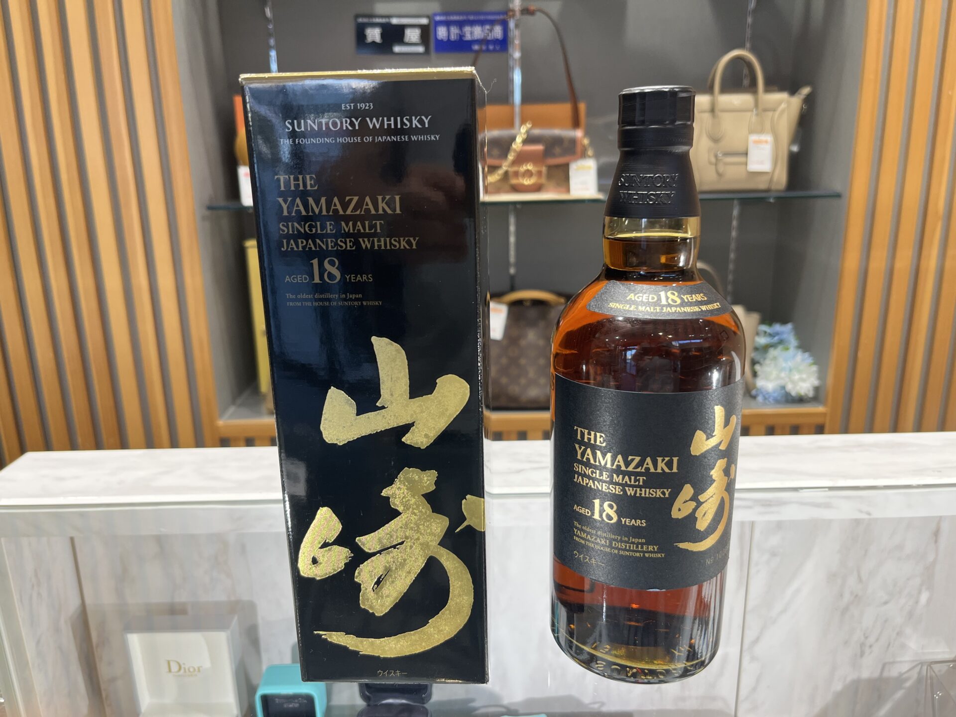 サントリー　山崎18年　化粧箱付き　レシート付属 山崎 18年 化粧箱付き 本物保証( レシート)早い方勝ち ! 99000円