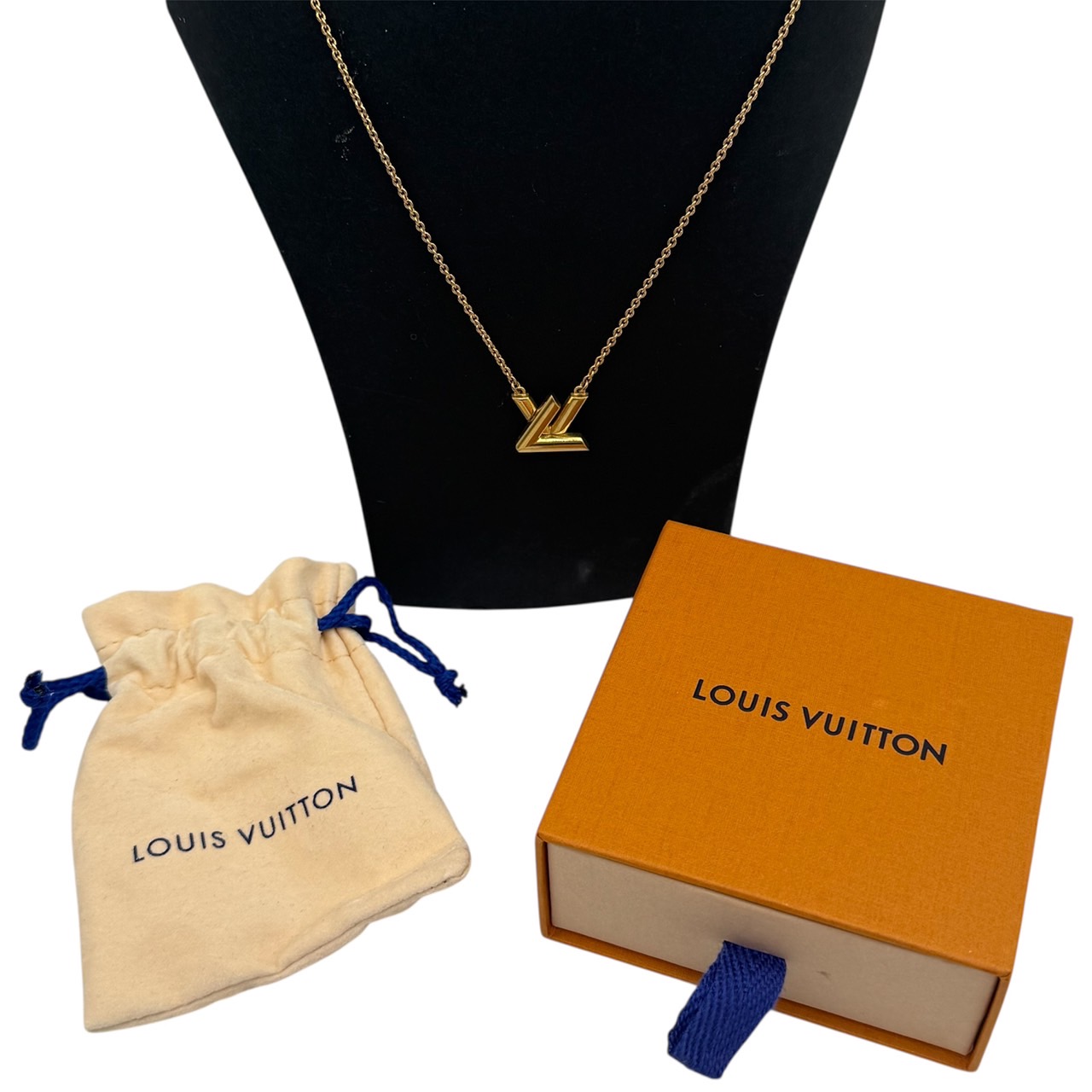r　 LOUIS VUITTON ゴールドネックレス 今季新作*LVロゴフラワーグラムゴールドネックレス M01234