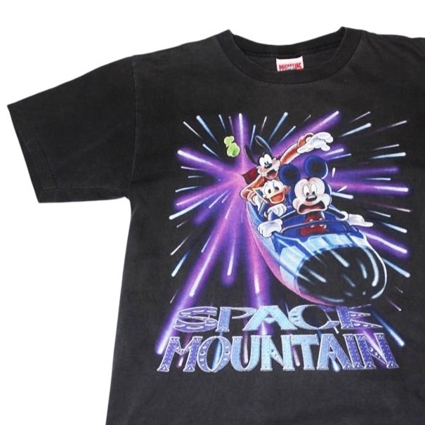 保存版】ディズニーアトラクションTシャツの高額ランキング！なぜ高い