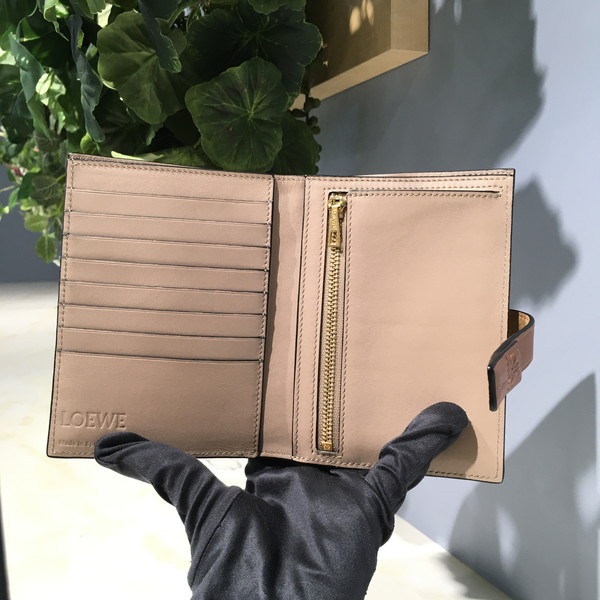 ロエベ バーティカルウォレット
