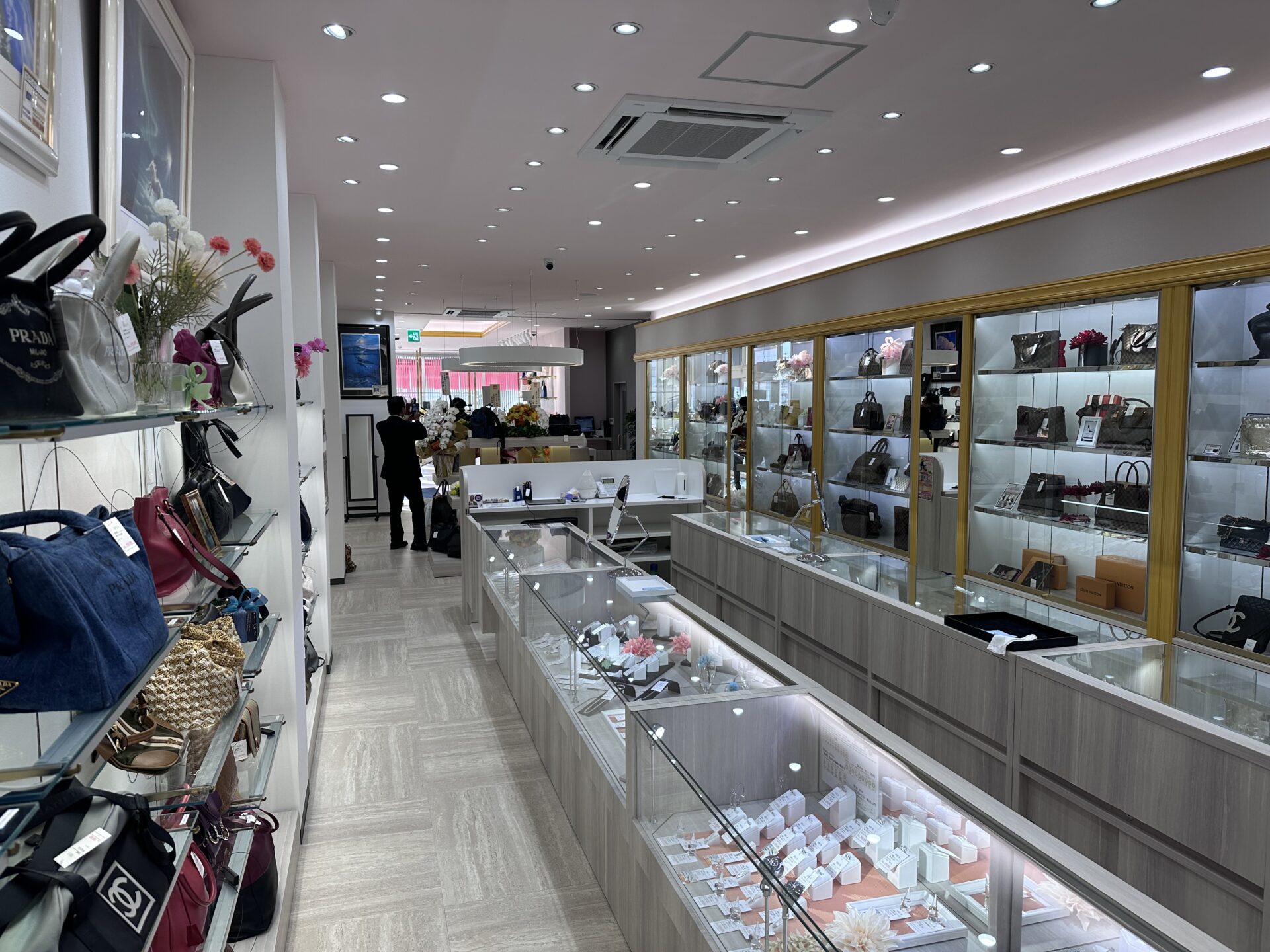 質屋かんてい局 富山インター店 画像1