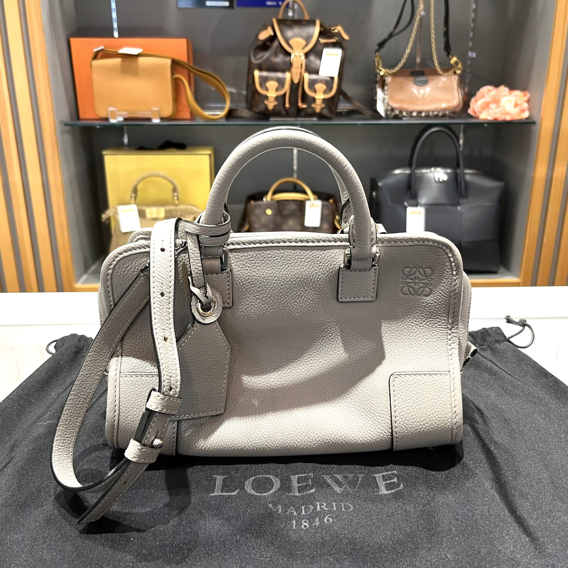 💎【最新相場】ロエベ（Loewe）買取をプロが徹底解説！「アマソナ23