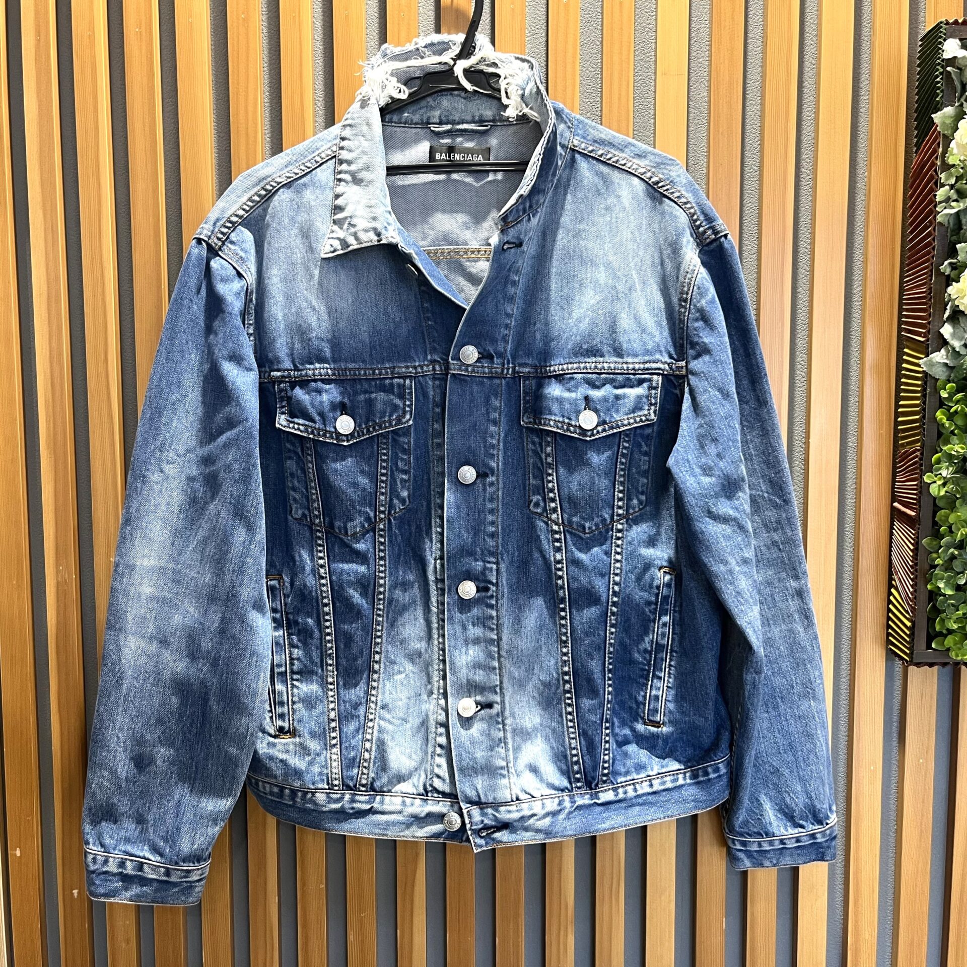 バレンシアガ 買取徹底解説！人気の571449 バックロゴ デニム