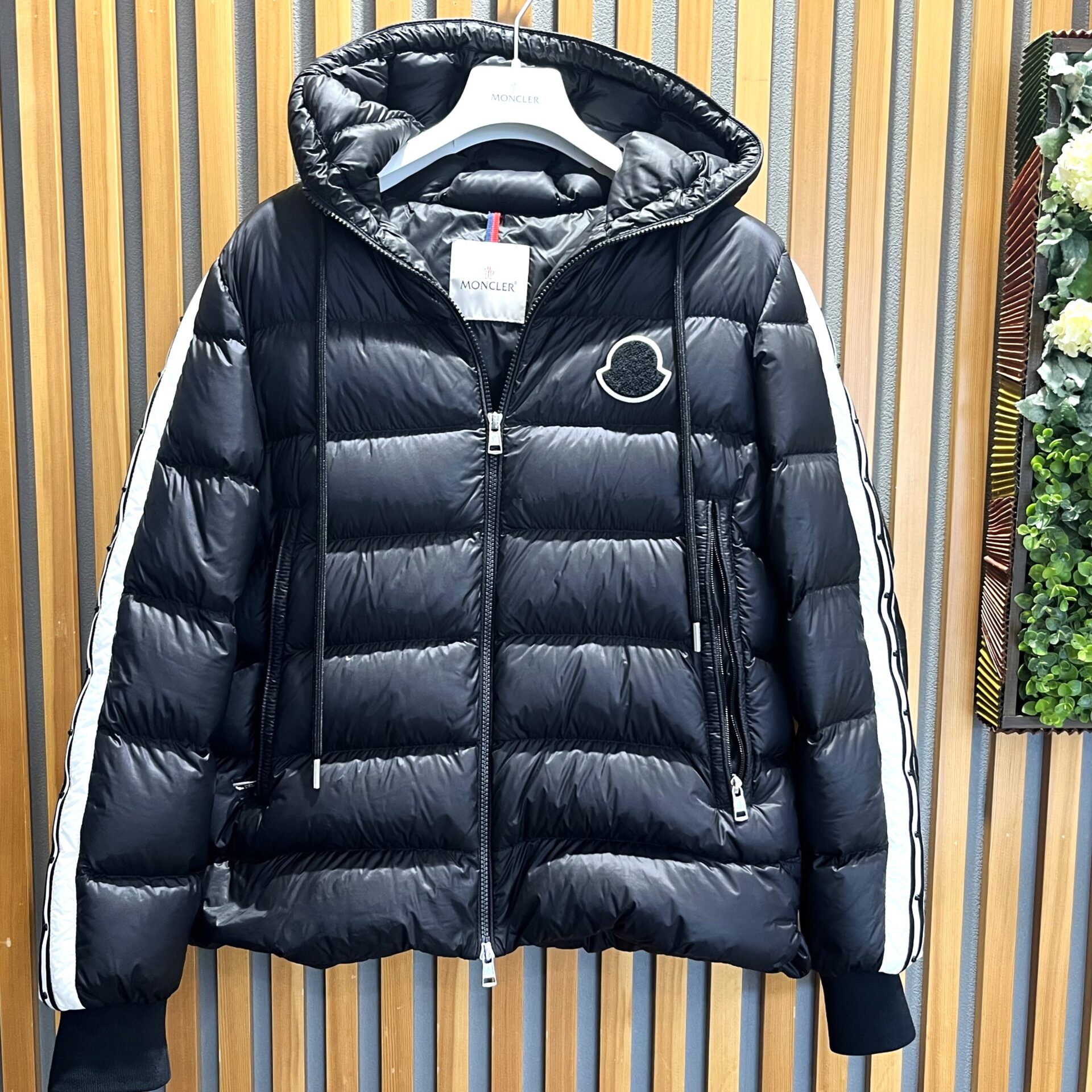 💎【MONCLER買取】高価査定のポイントを公開！ステレール ダウン