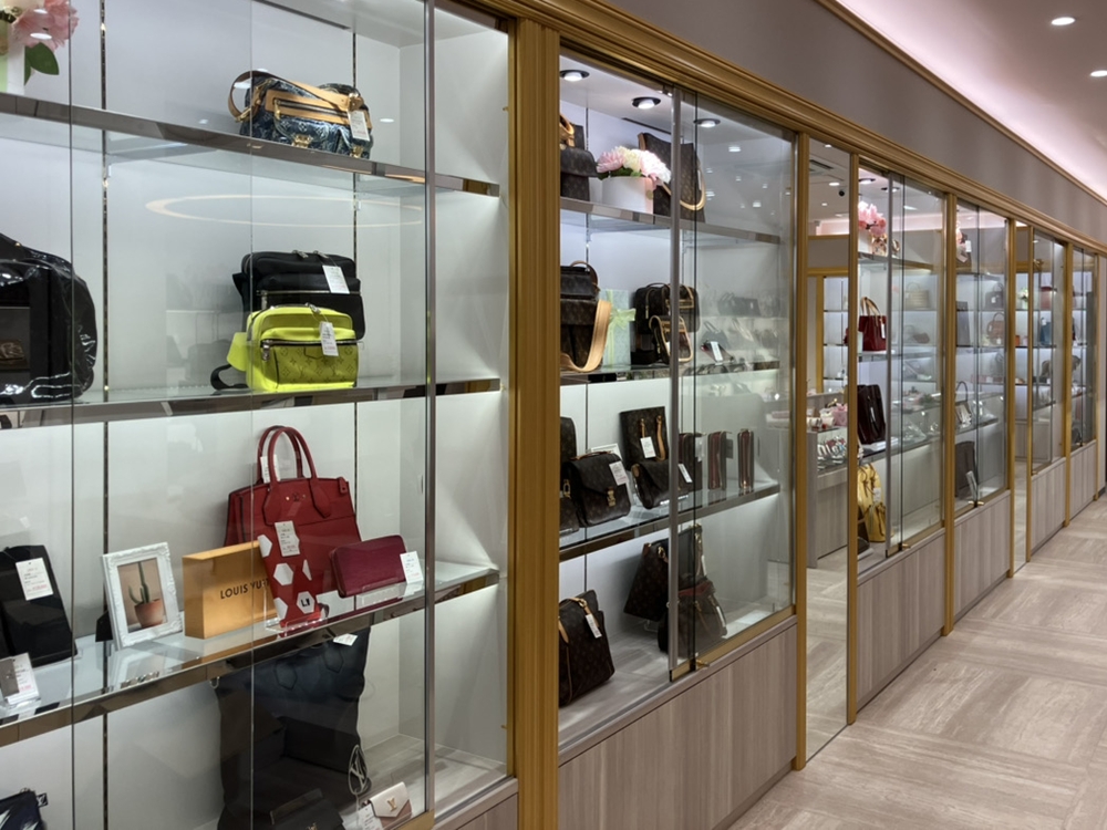 質屋かんてい局 富山インター店　店内