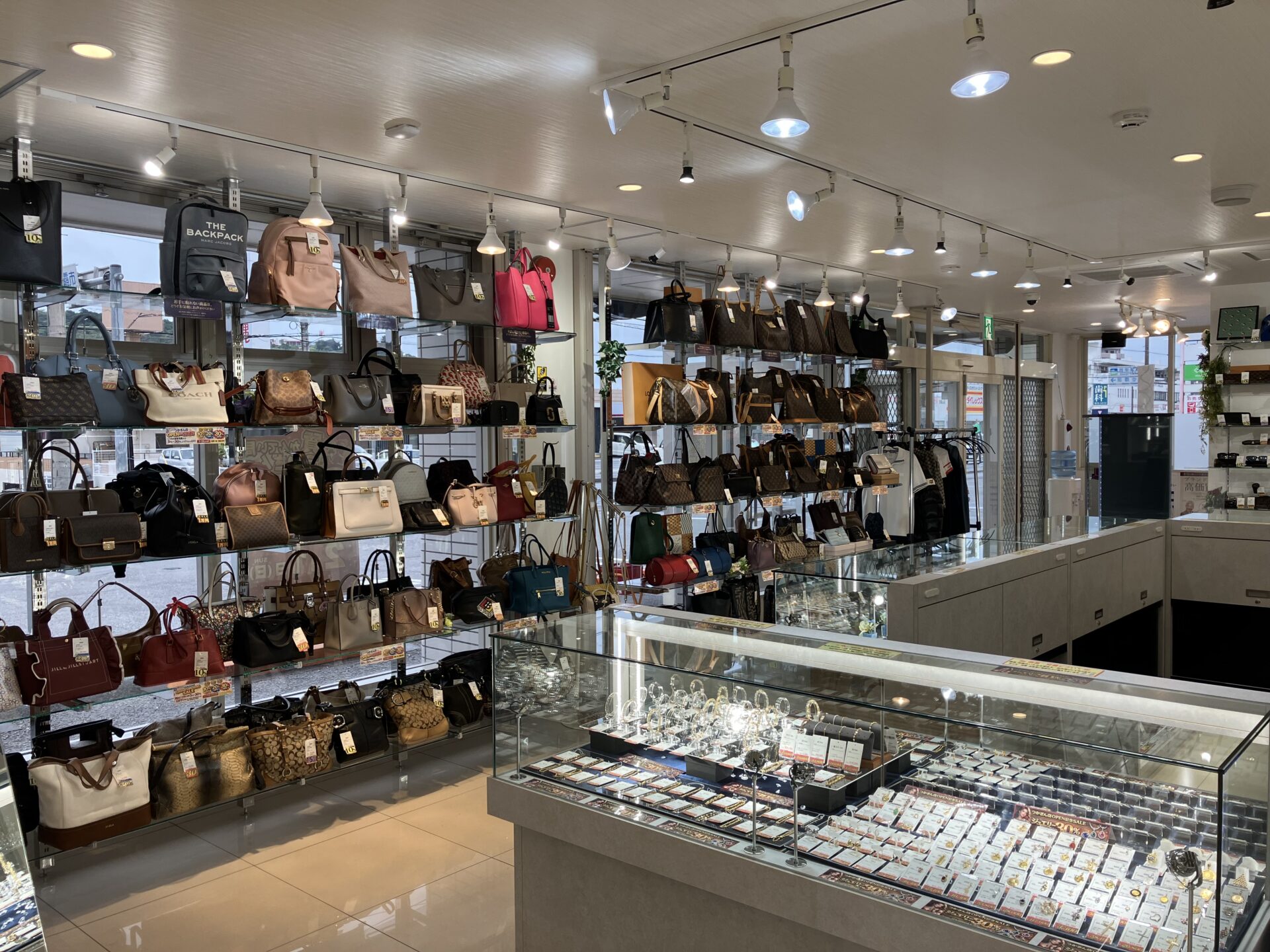 質屋かんてい局 つかざん店 画像1