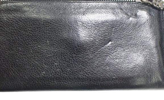 クロムハーツクロスボタン長財布の写真