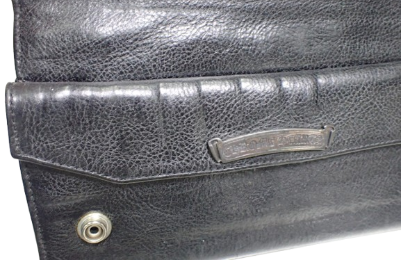 クロムハーツクロスボタン長財布の写真