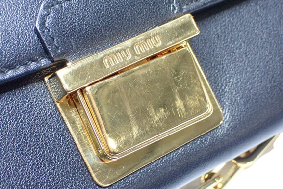 ミュウミュウチェーンウォレットの写真