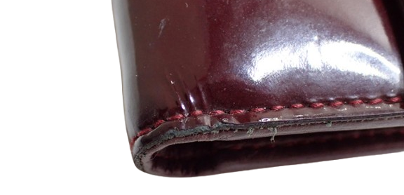 カルティエのトリニティ 三つ折り財布の写真