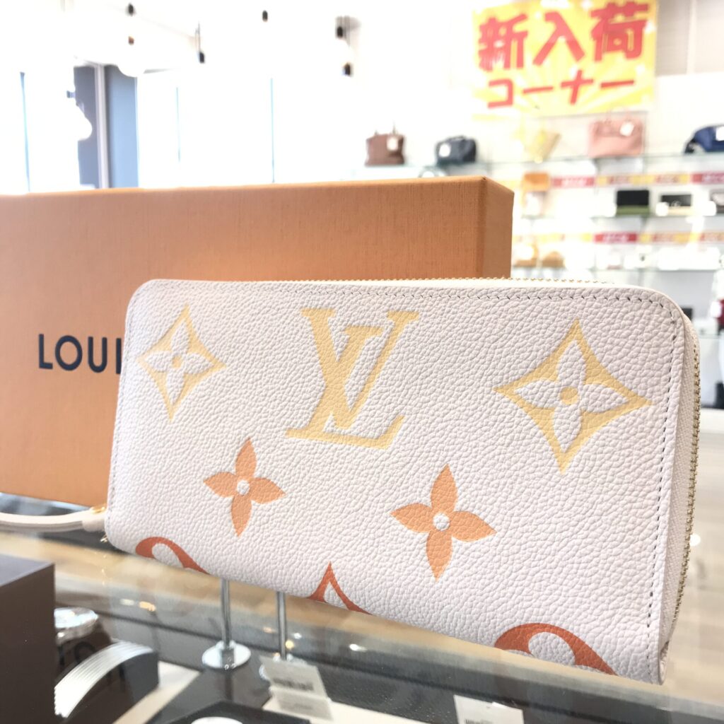 ルイヴィトン　LOUIS VUITTON　M82206　グラディエント　ジッピーウォレット
