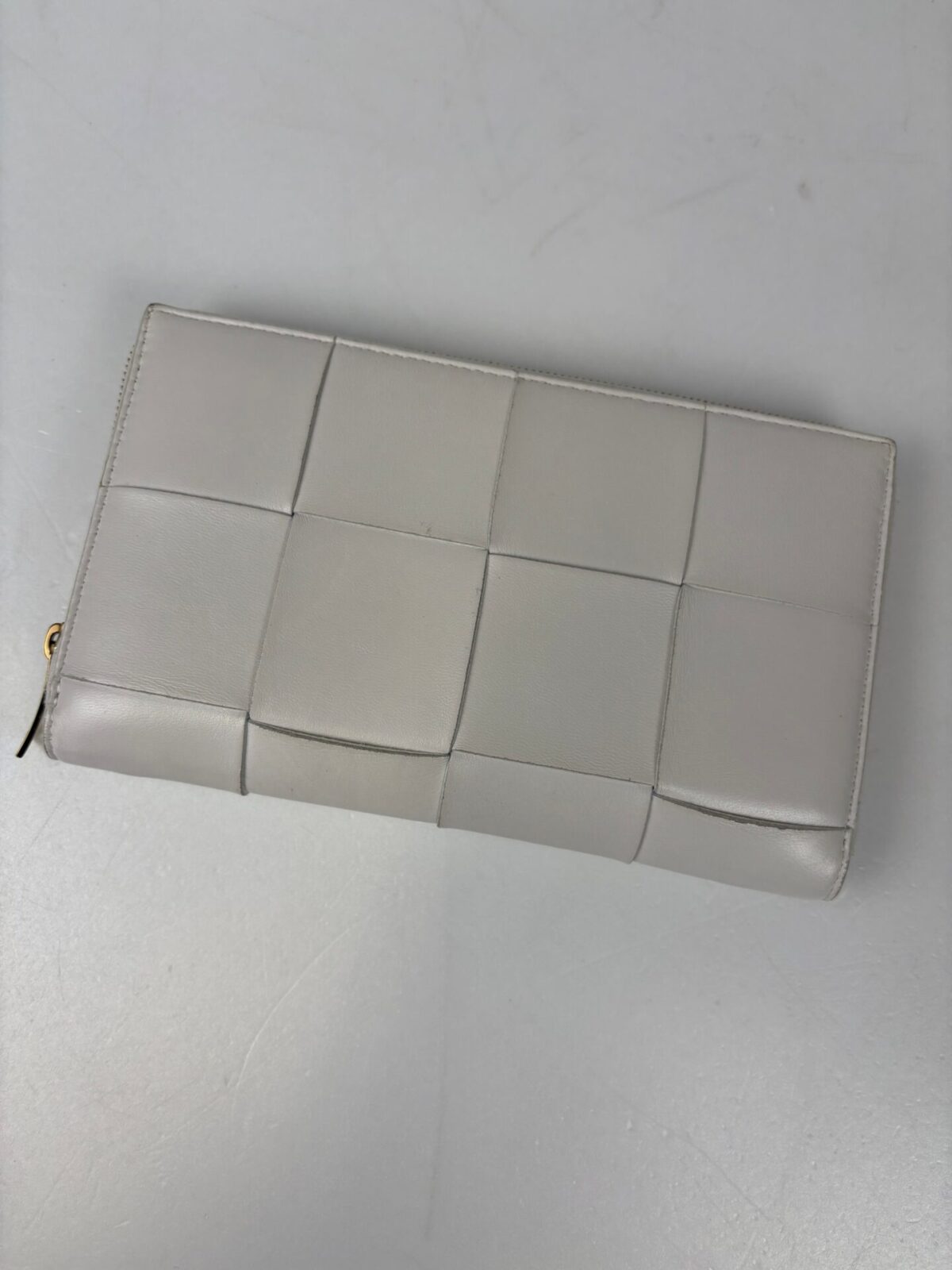 ボッテガヴェネタ_カセットラウンドジップウォレット