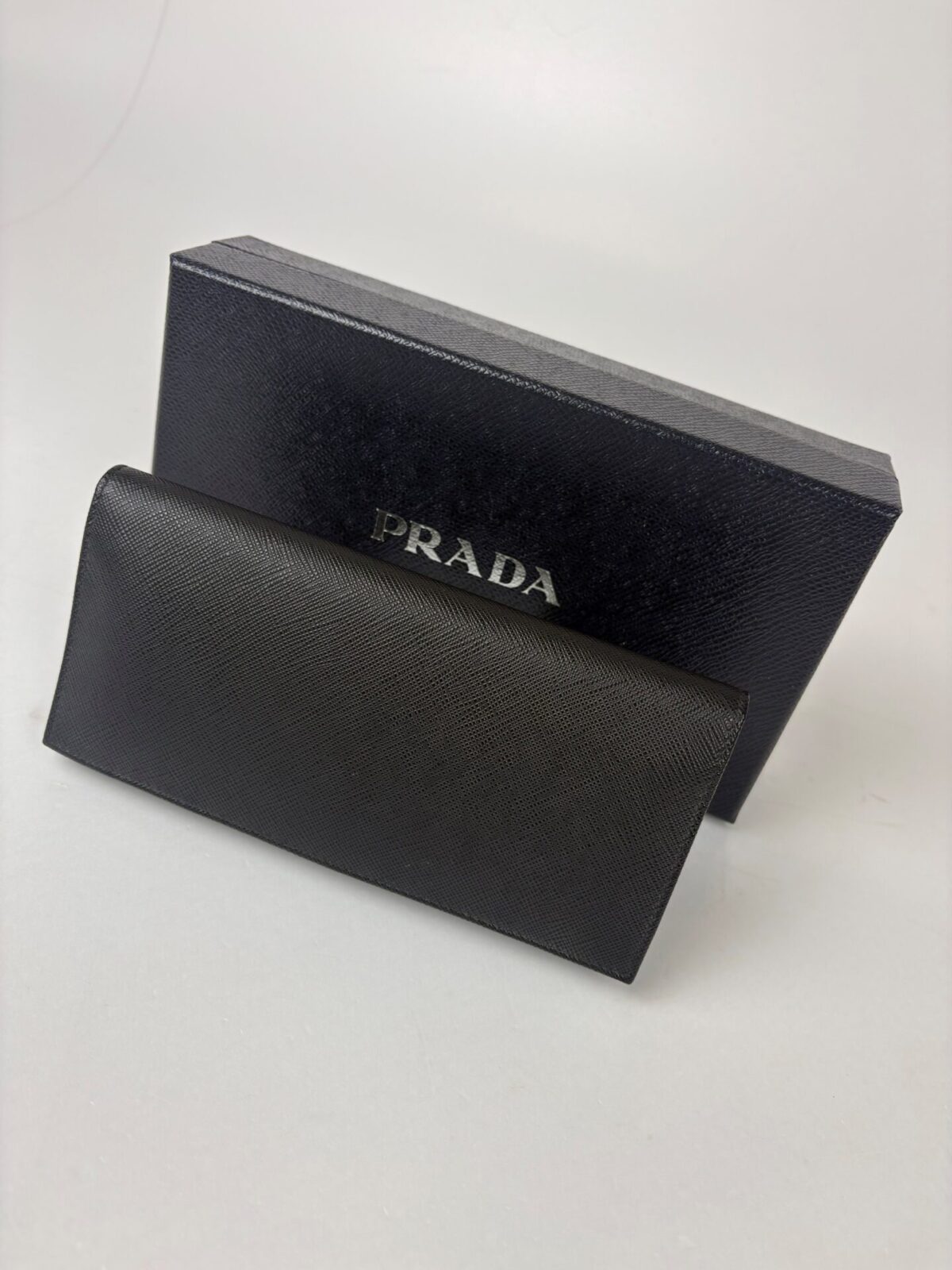 プラダ_サフィアーノ