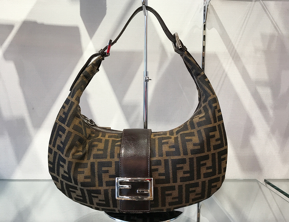 FENDI マンマバケット ハーフムーンバッグ