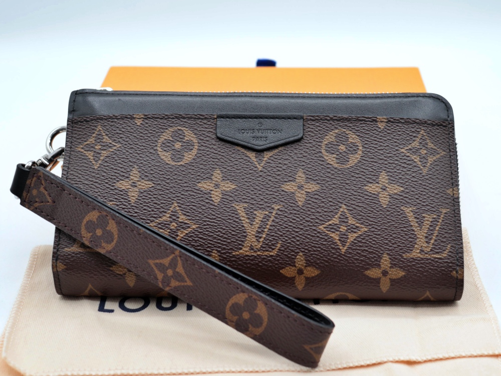 Louis Vuitton モノグラムマカサー・ジッピー・ドラゴンヌ M69407