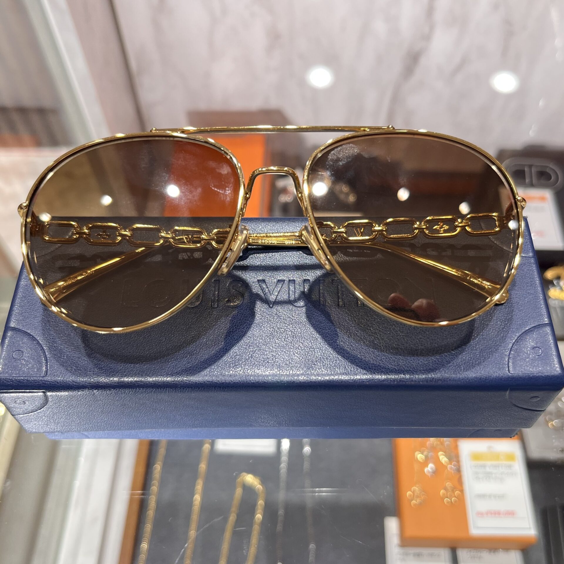 高価買取】ルイ・ヴィトンのサングラス「マイLV・チェーン」を売るなら