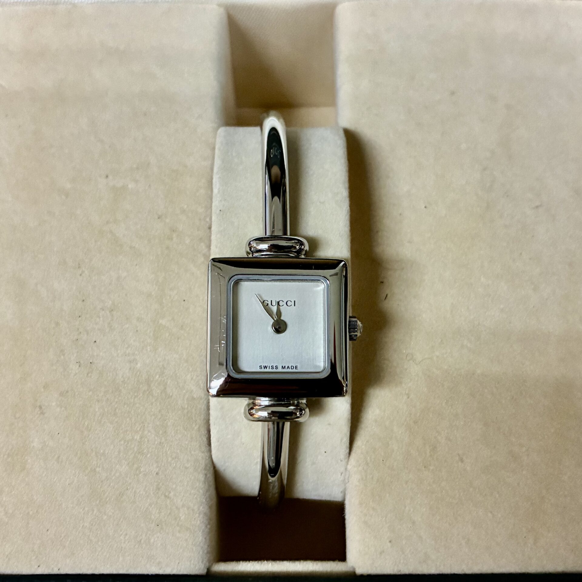 GUCCI グッチ 1900L バングルウォッチを買取りました。 | 買取実績