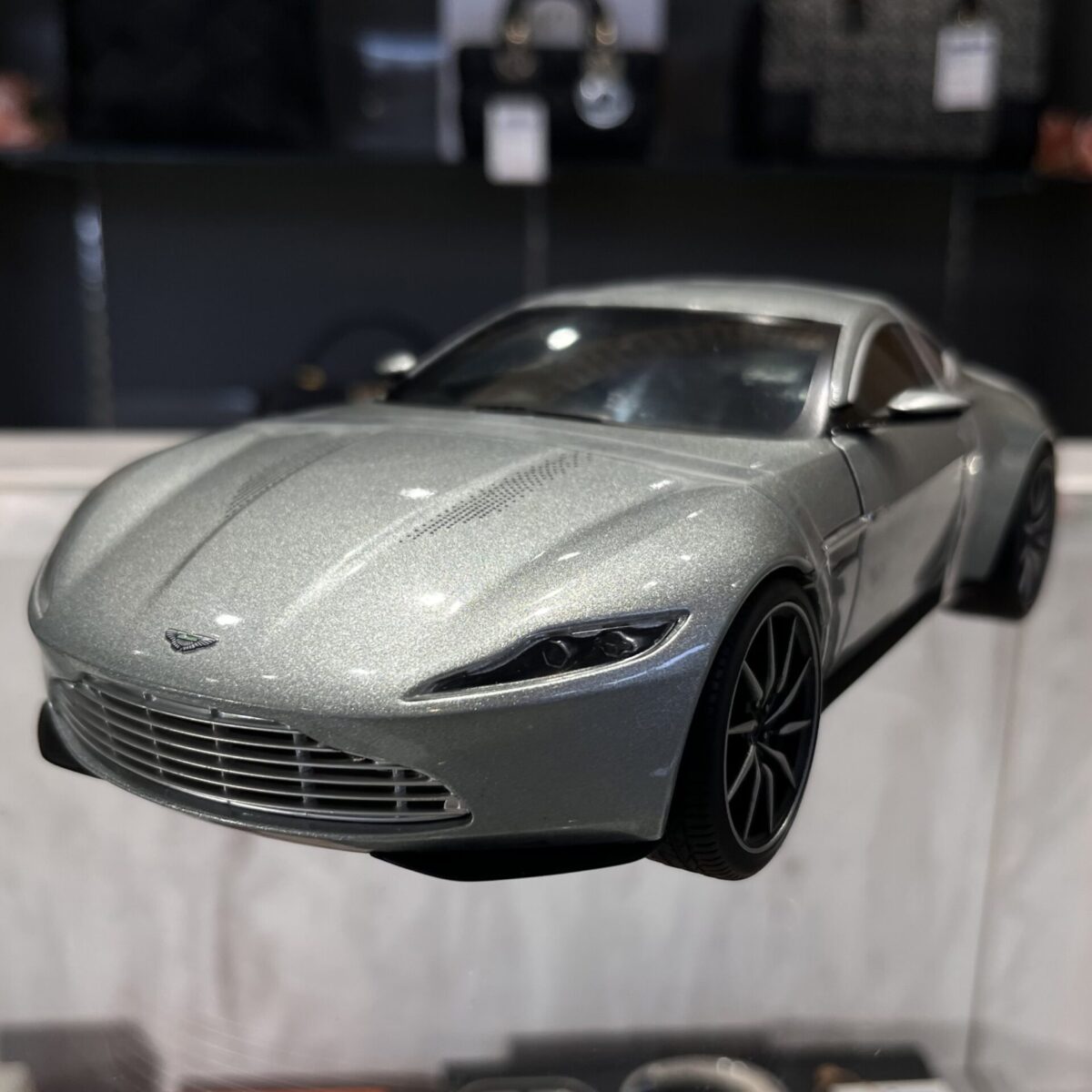 アストンマーティン【ASTON MARTIN】_買取_質預かり_かんてい局名古屋西店_A0015-002