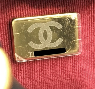 CHANEL】ギャランティカードが廃止に！金属のプレートって何？詳細を