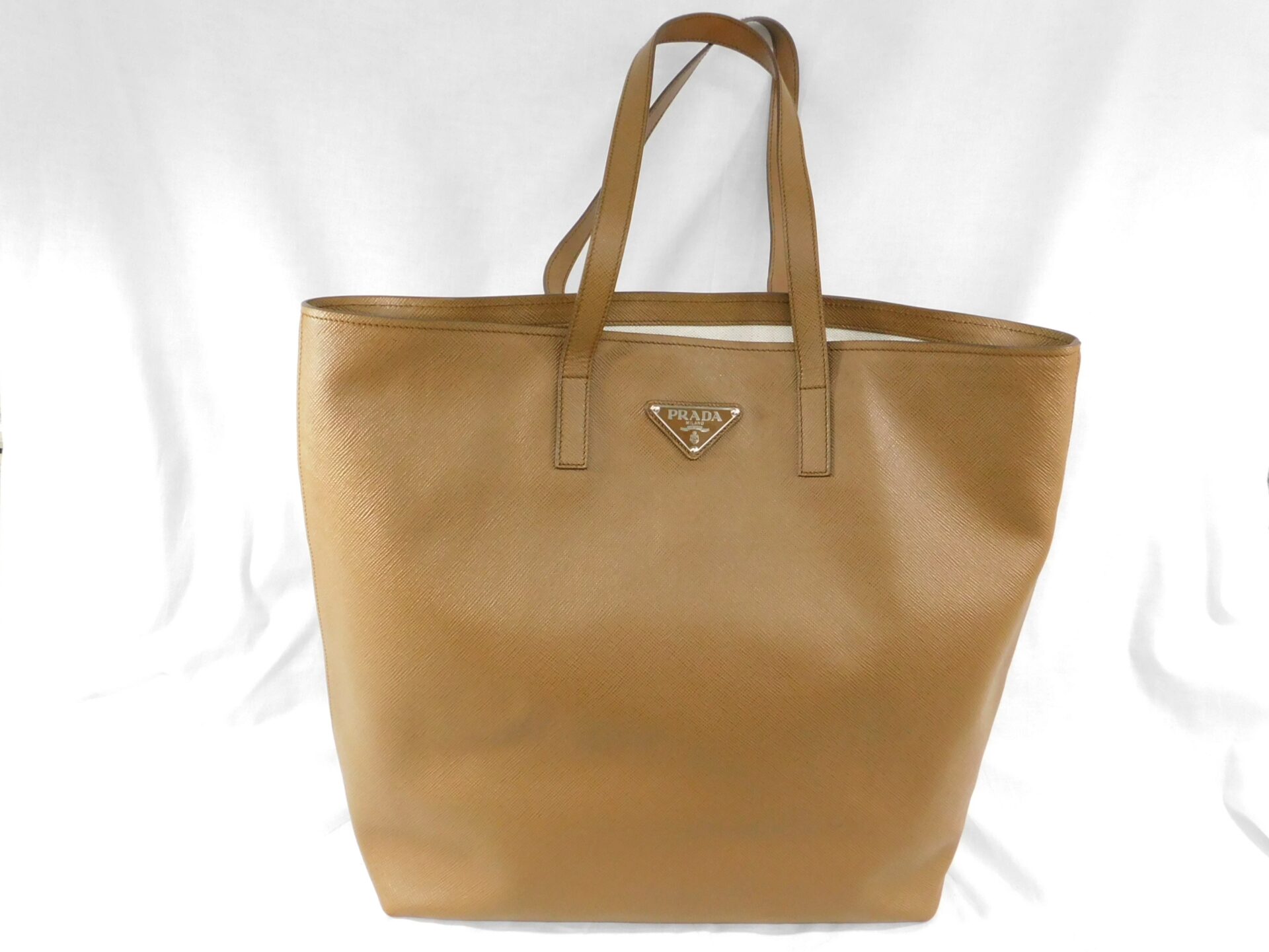 PRADA 2VG068 トートバッグ サフィアーノ レザー ブラウンを熊本 PRADA 2VG068 トートバッグ サフィアーノ レザー ブラウンを熊本
