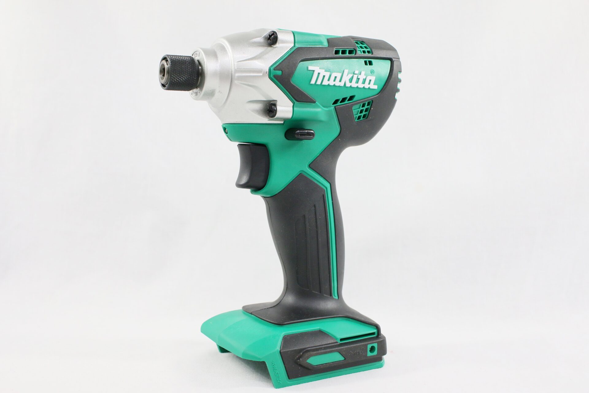 中古美品 makita マキタ 18V 充電式 インパクトドライバ MTD002Dを熊本