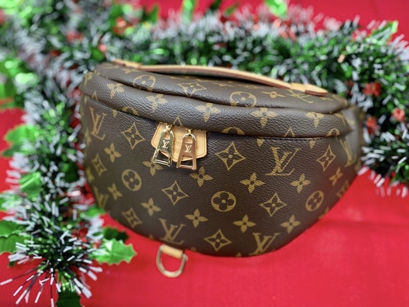 LOUIS VUITTON ルイヴィトン M43644 バムバッグの気になる買取価格とは 