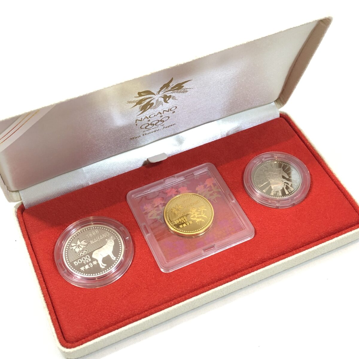 1998年長野オリンピックプルーフ貨幣セット 1万円金貨（純金15.6g） 五千円銀貨（925/15.0g） 五百円白銅貨 | 買取実績 |  質屋かんてい局 上越店 | 質屋かんてい局