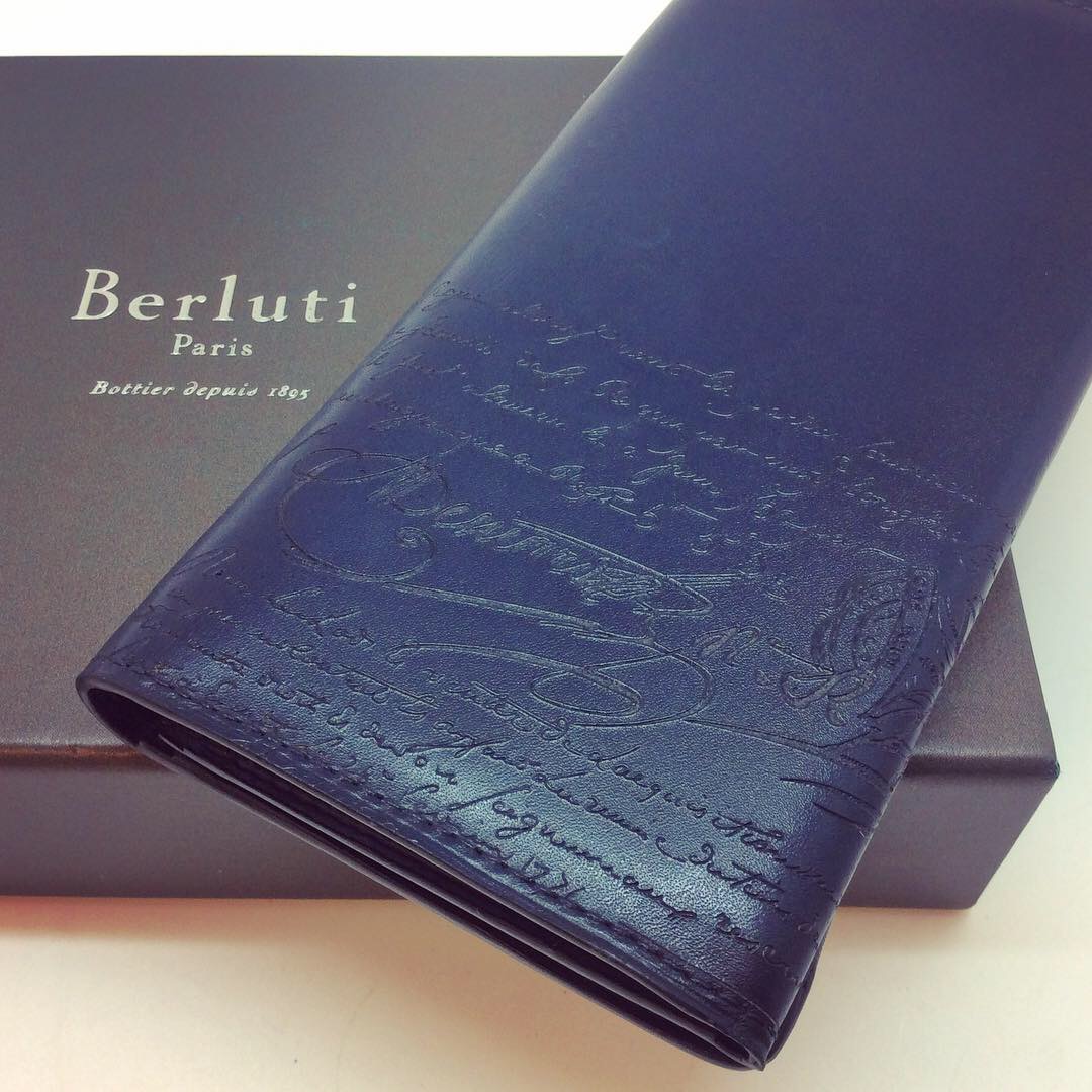 ベルルッティの二つ折りのお札入れ ベルルッティ「二つ折り長札入れ」を買取させて頂きました！ | 買取