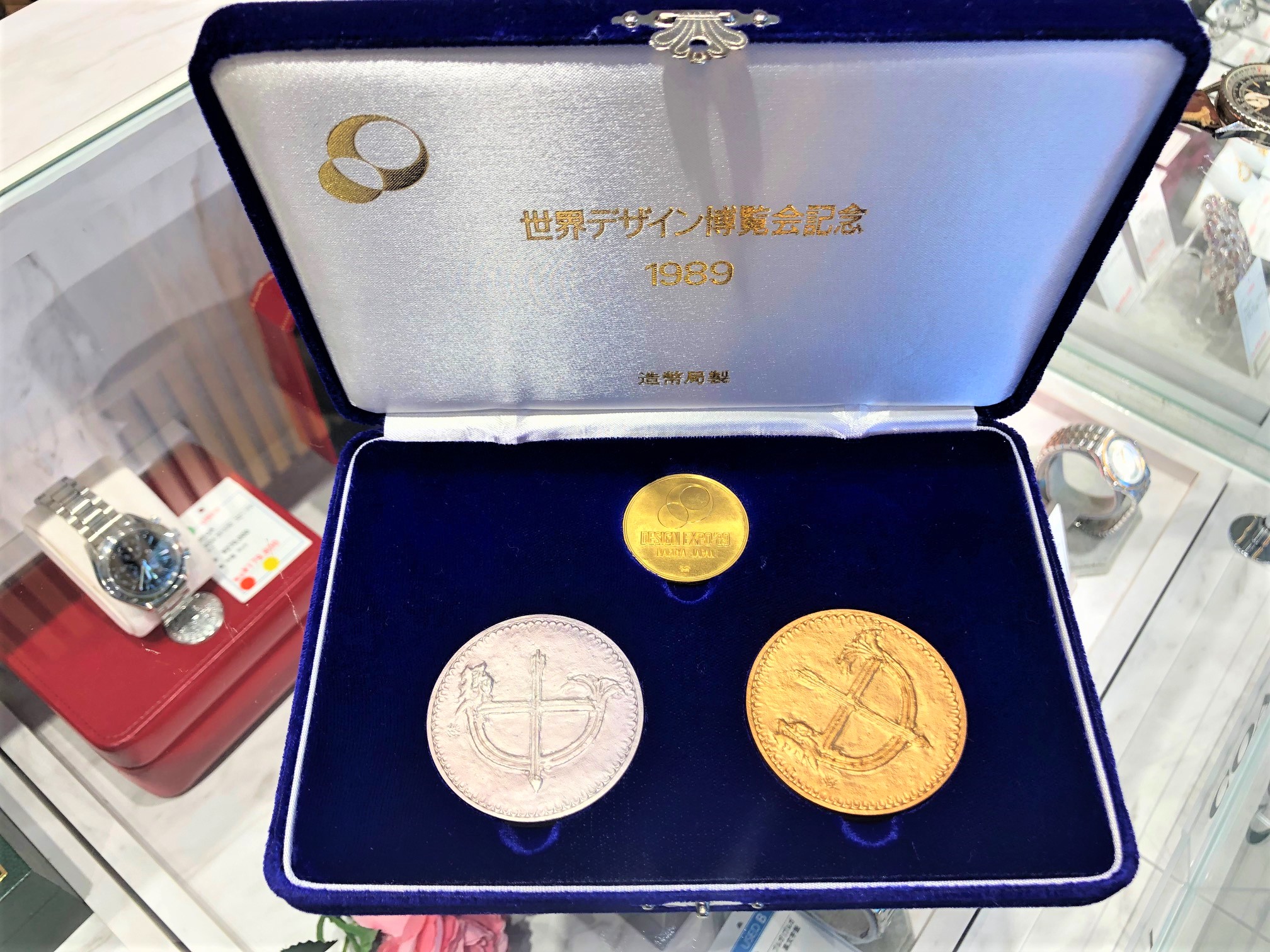 珍しい世界デザイン博記念24金メダルを名古屋市西区のお客様より買取