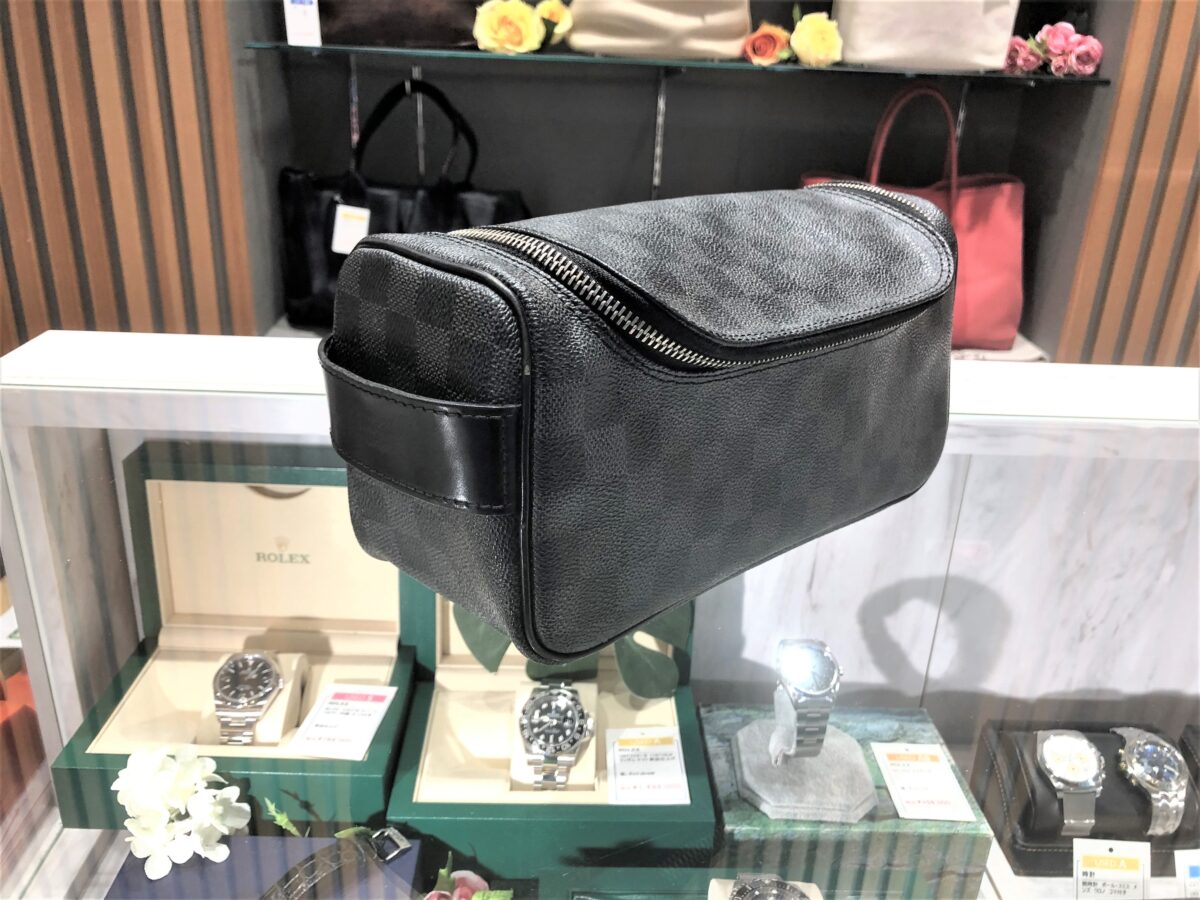 Louis Vuitton【ルイヴィトン】ダミエ・グラフィット トワレポーチ N47625を名古屋市東区のお客様より買取ました♪ | 買取実績 |  質屋かんてい局 名古屋西店 | 質屋かんてい局