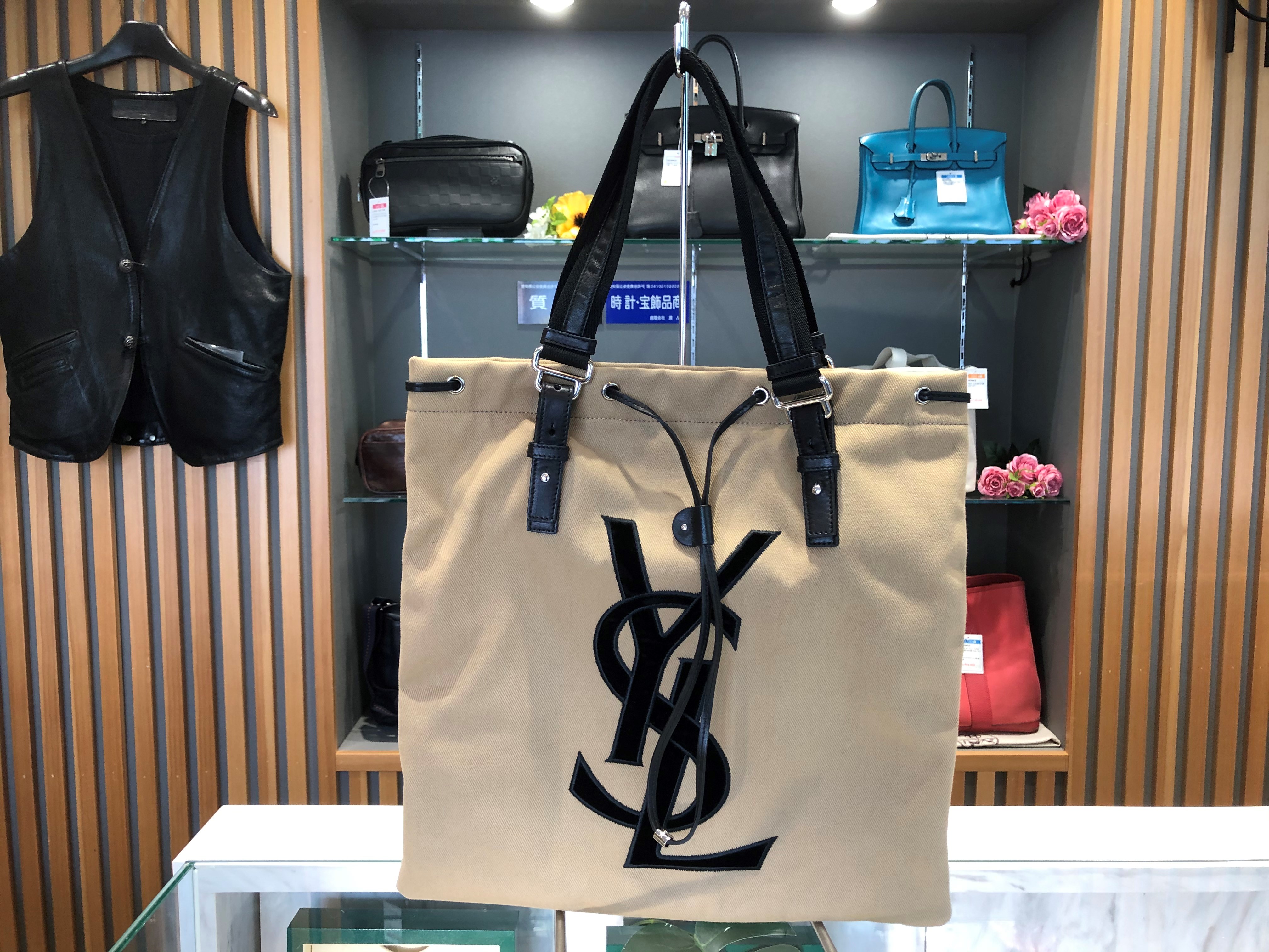 送料無料（沖縄は1000円) YSL イヴサンローラン 本革 スタッズ 赤系