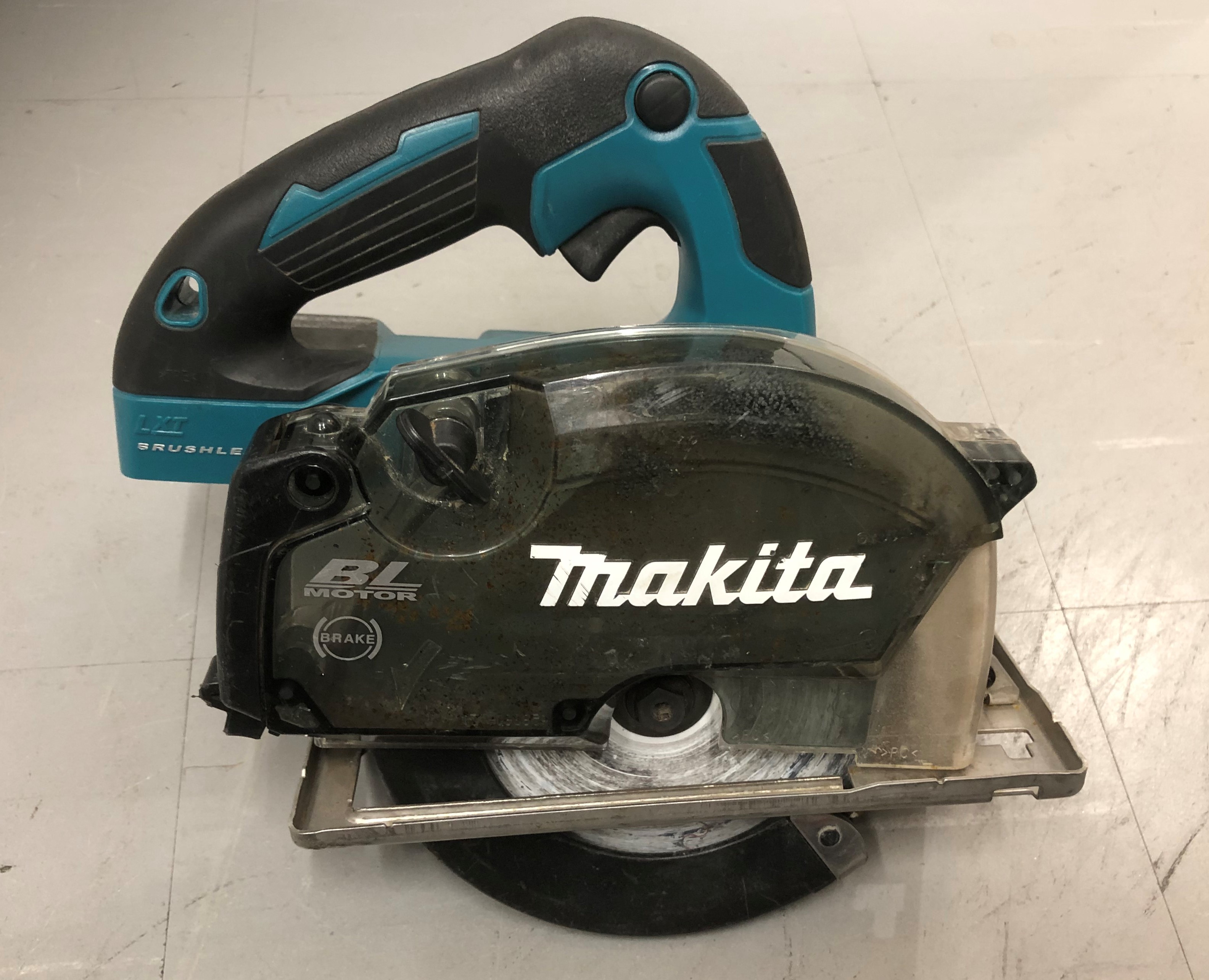 マキタ【Makita】丸ノコ150mm 18V充電式チップソーカッター CS553Dを