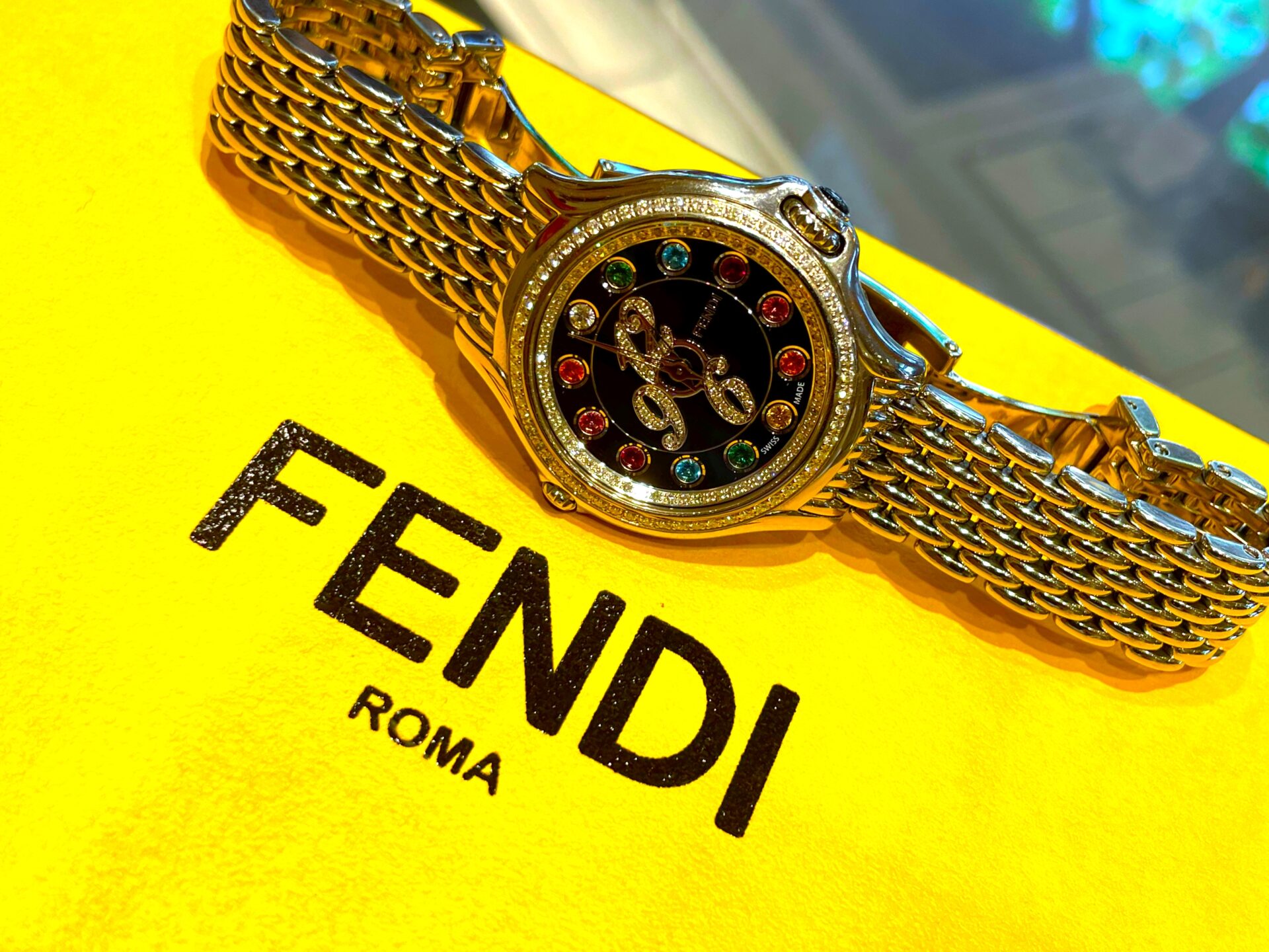 フェンディ【FENDI】クレイジーカラット ダイヤモンド トパーズ レディース時計を一宮市のお客様より買取ました♪ | 買取実績 | 質屋かんてい局  名古屋西店 | 質屋かんてい局